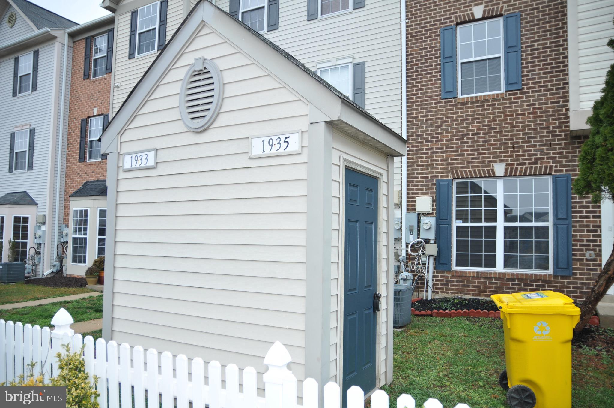 SEVEN OAKS - Residential Lease