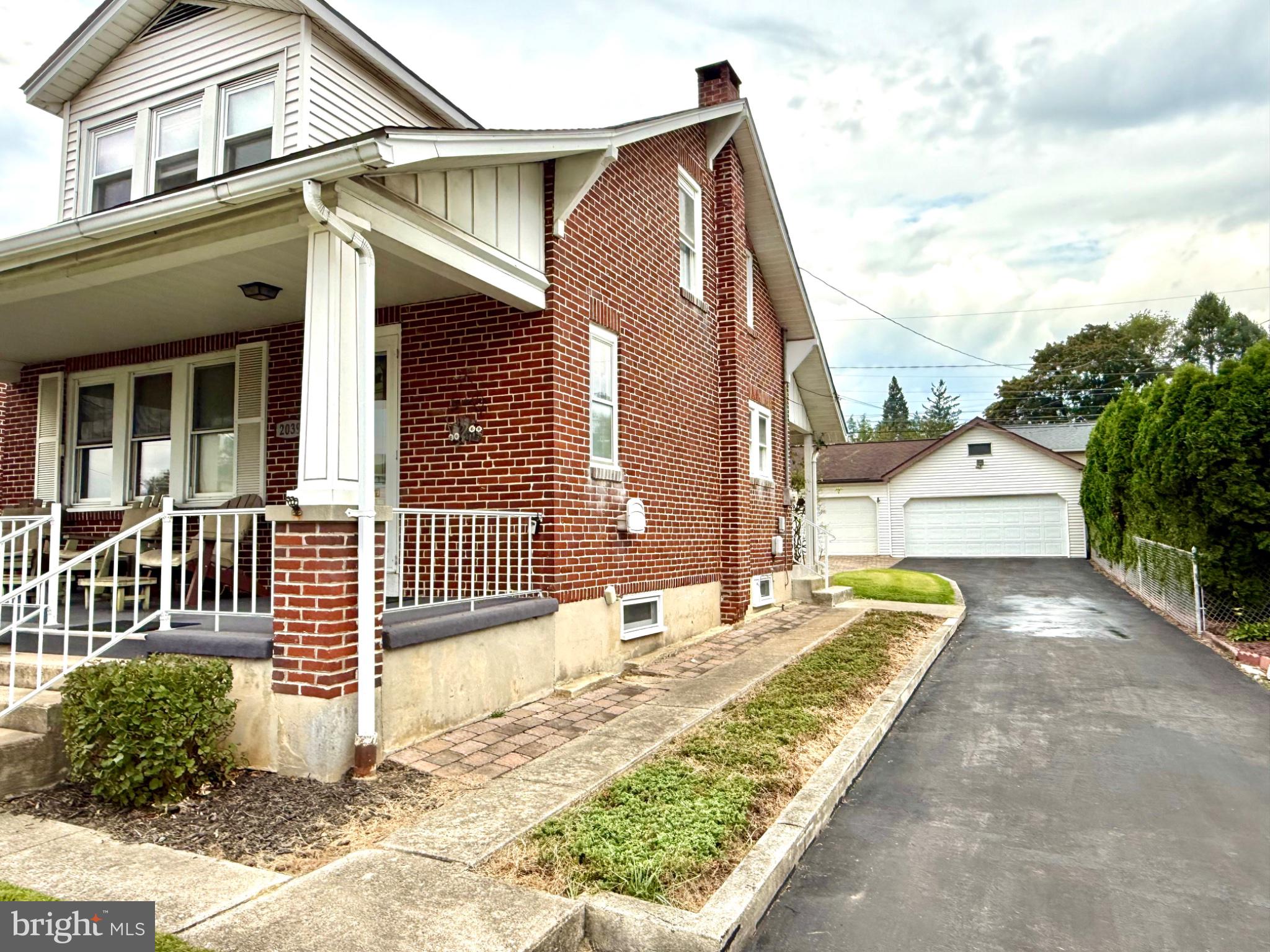 2039 READING AVENUE