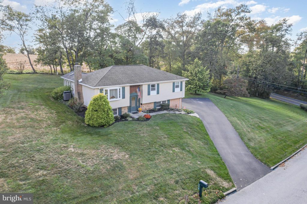 Photo of 116 Bunker Hill Road, NEW CUMBERLAND, PA 17070 (MLS # PAYK2091800)