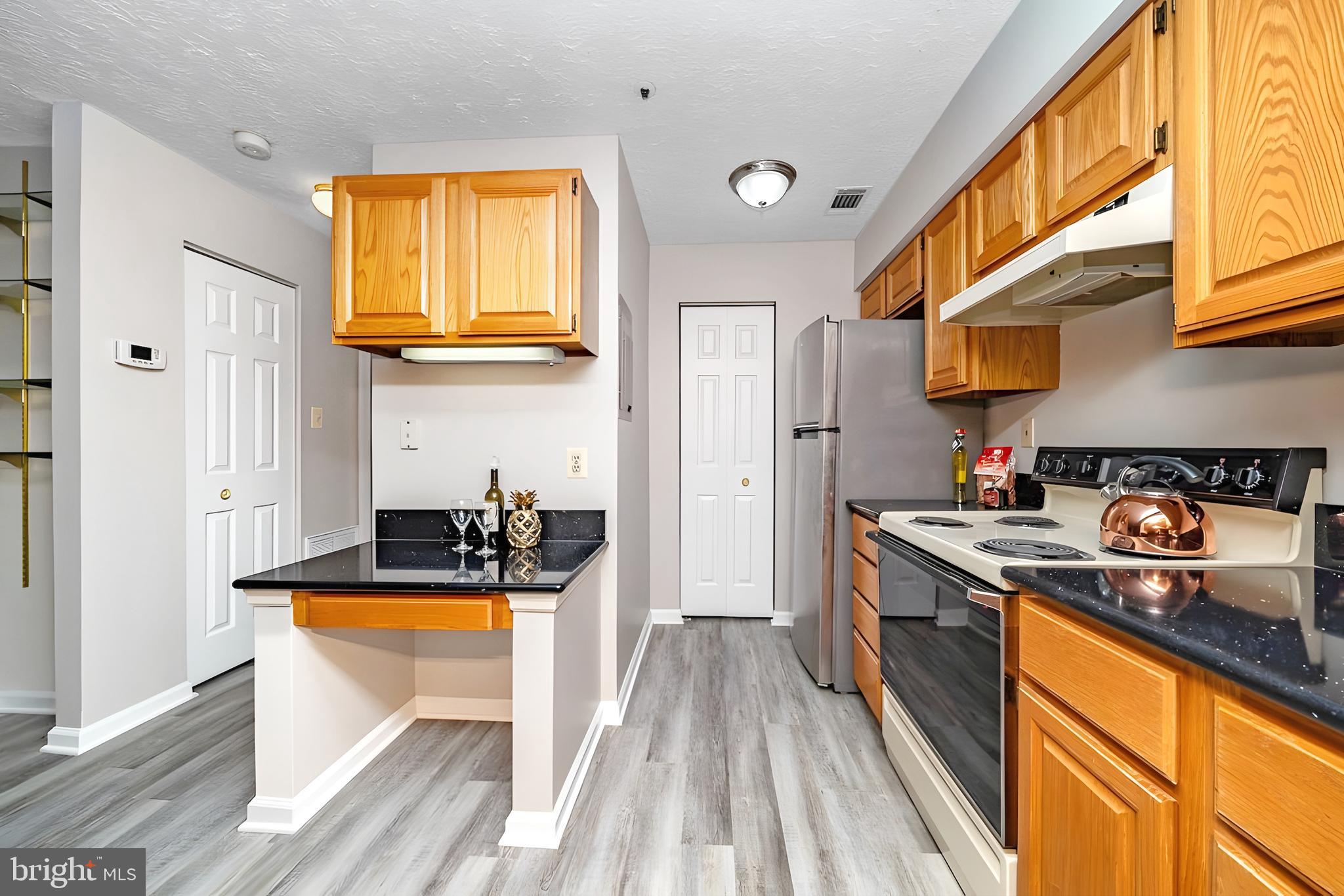 WATERS EDGE AT NORTH LAKE - Residential