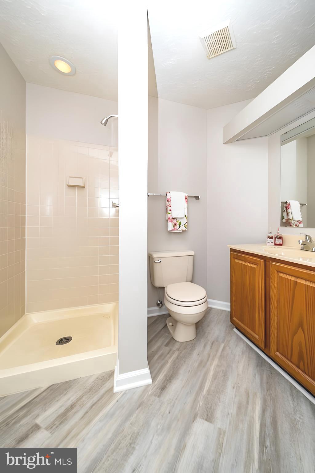 WATERS EDGE AT NORTH LAKE - Residential