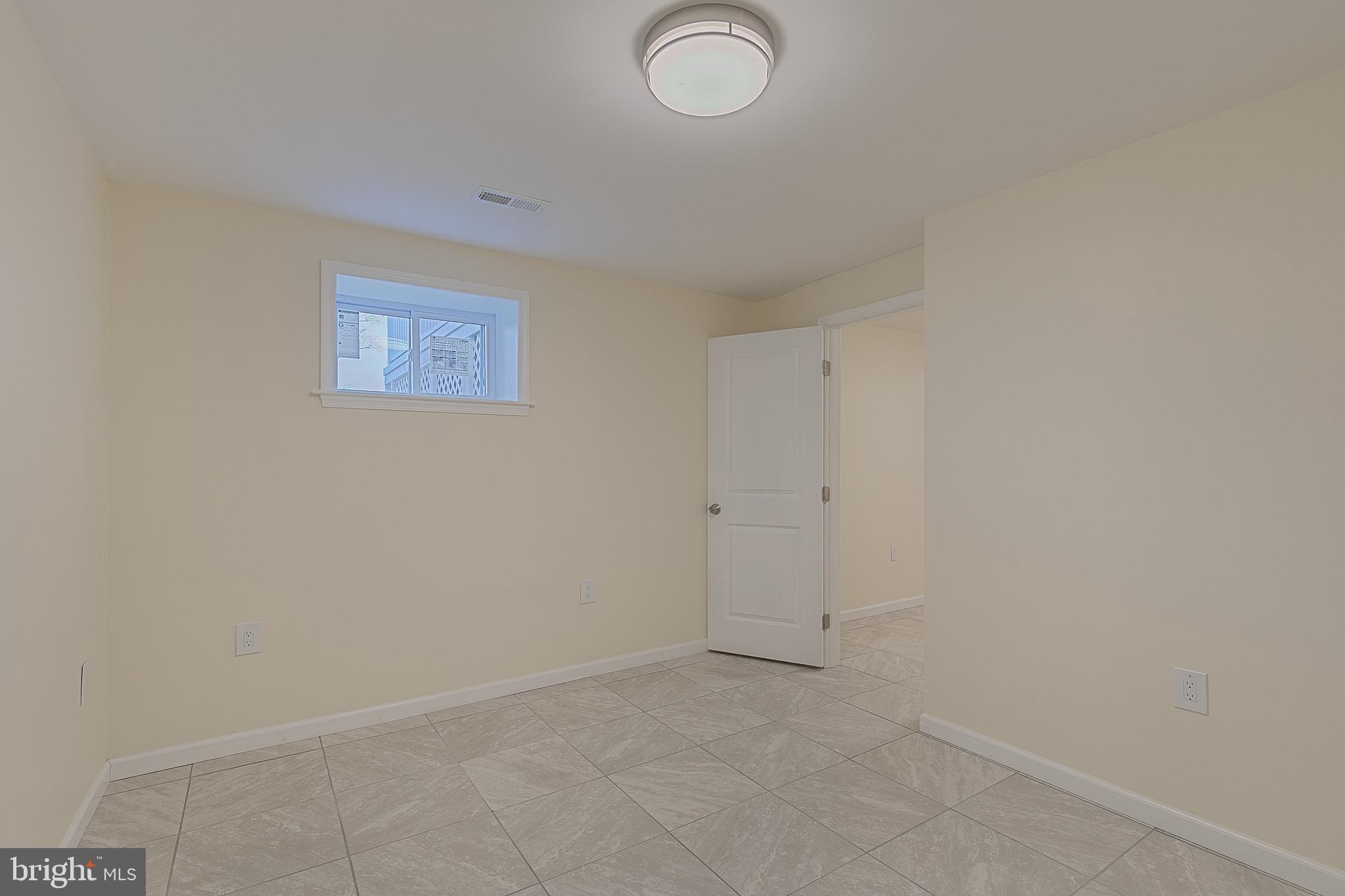 TANTALLON ON THE POTOMAC - Residential Lease