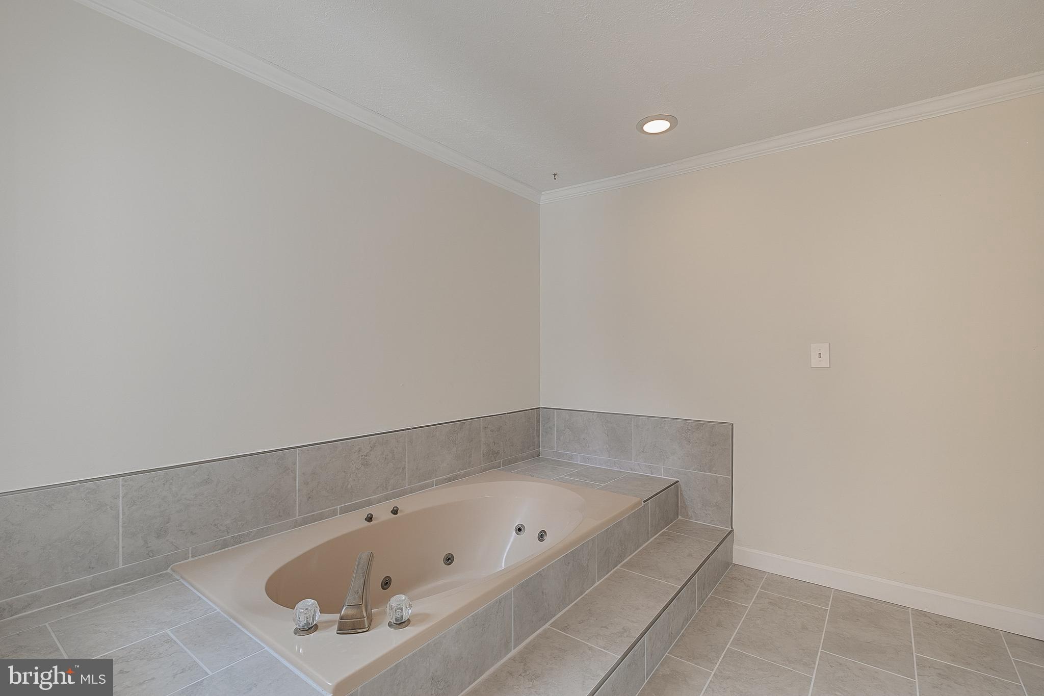 TANTALLON ON THE POTOMAC - Residential Lease