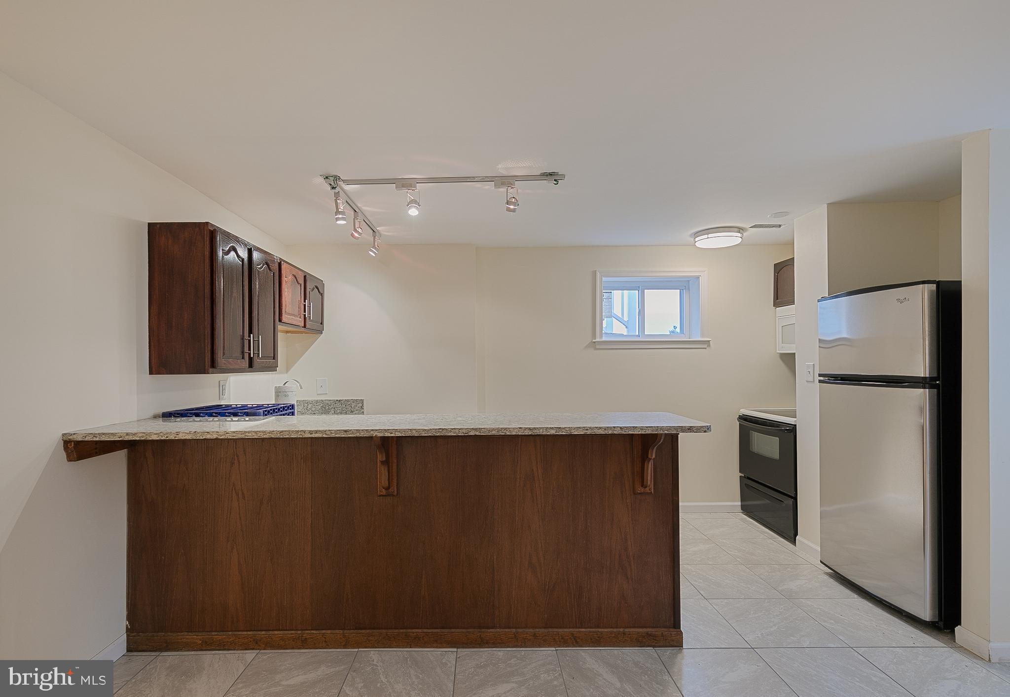 TANTALLON ON THE POTOMAC - Residential Lease