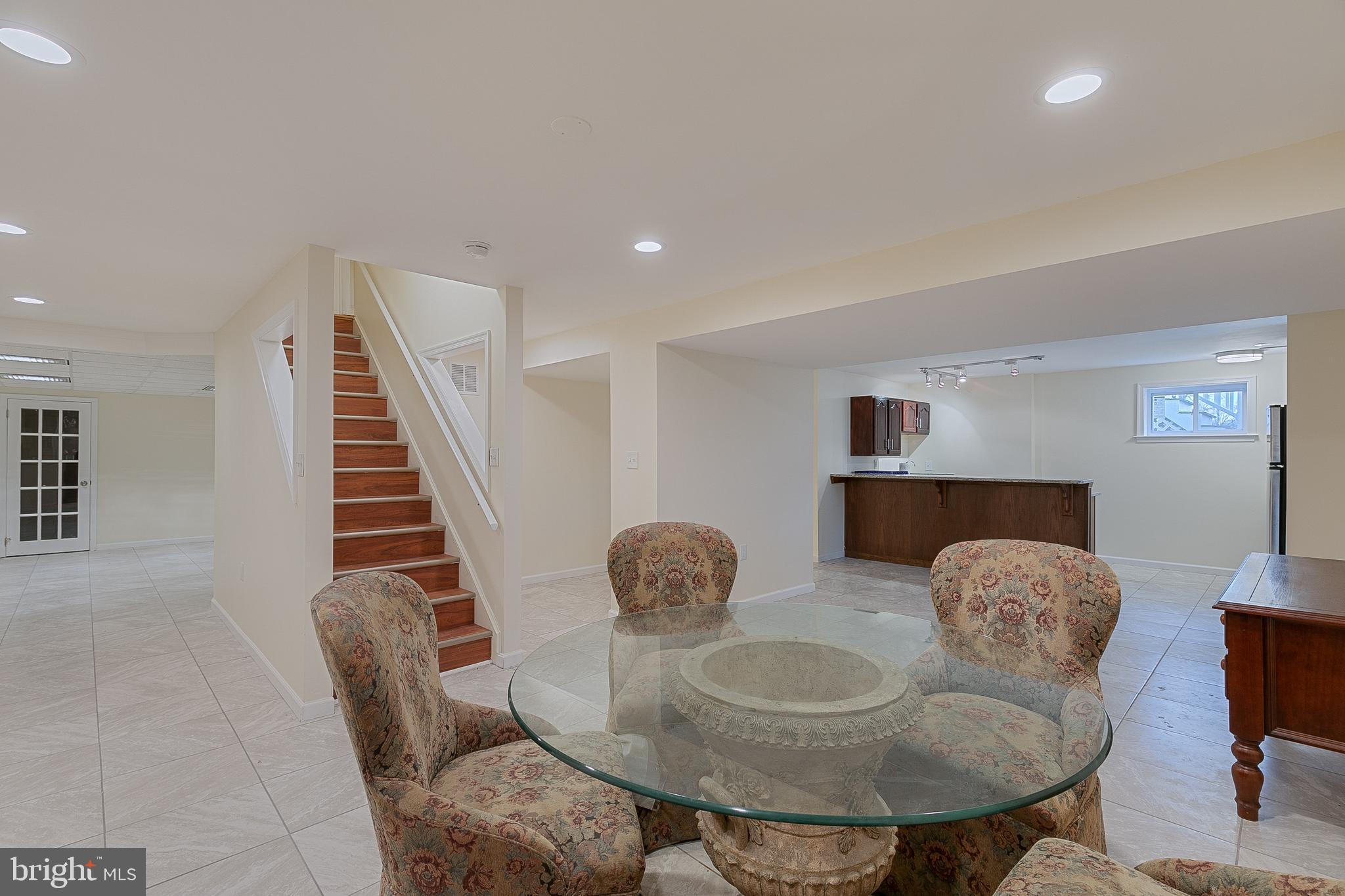 TANTALLON ON THE POTOMAC - Residential Lease