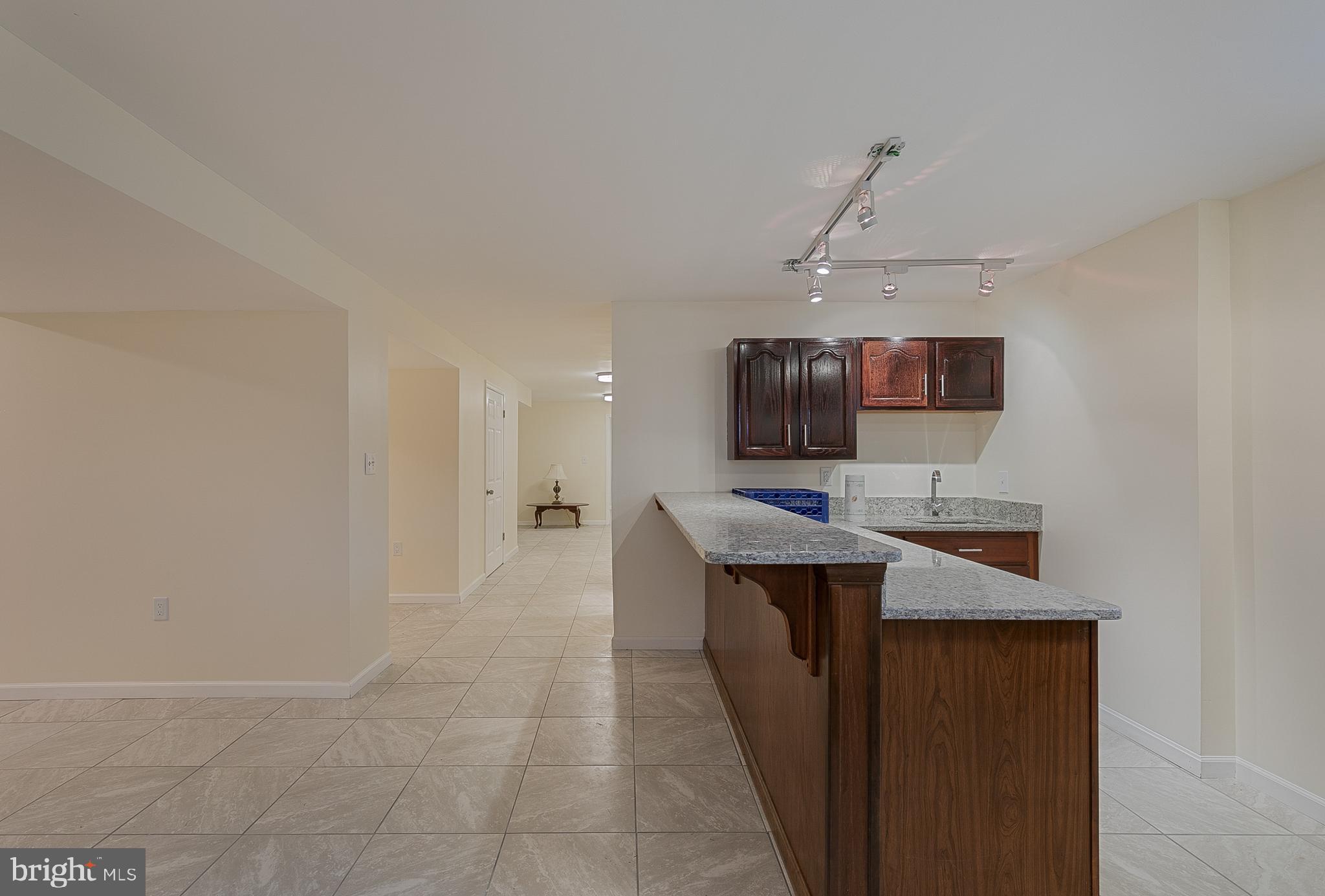 TANTALLON ON THE POTOMAC - Residential Lease