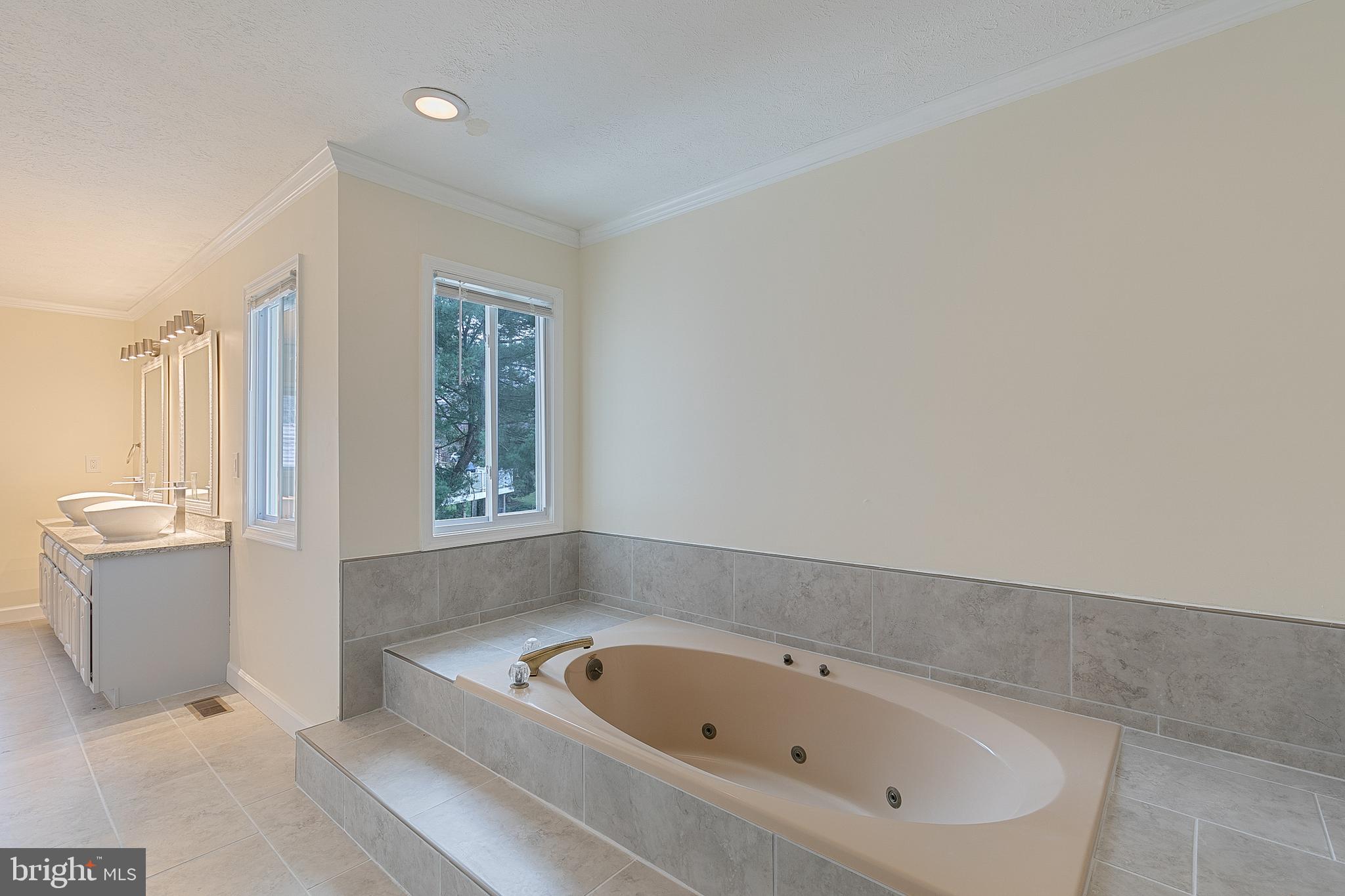 TANTALLON ON THE POTOMAC - Residential Lease