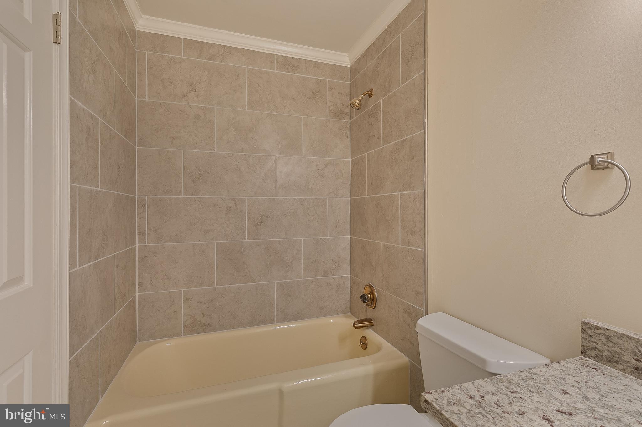 TANTALLON ON THE POTOMAC - Residential Lease