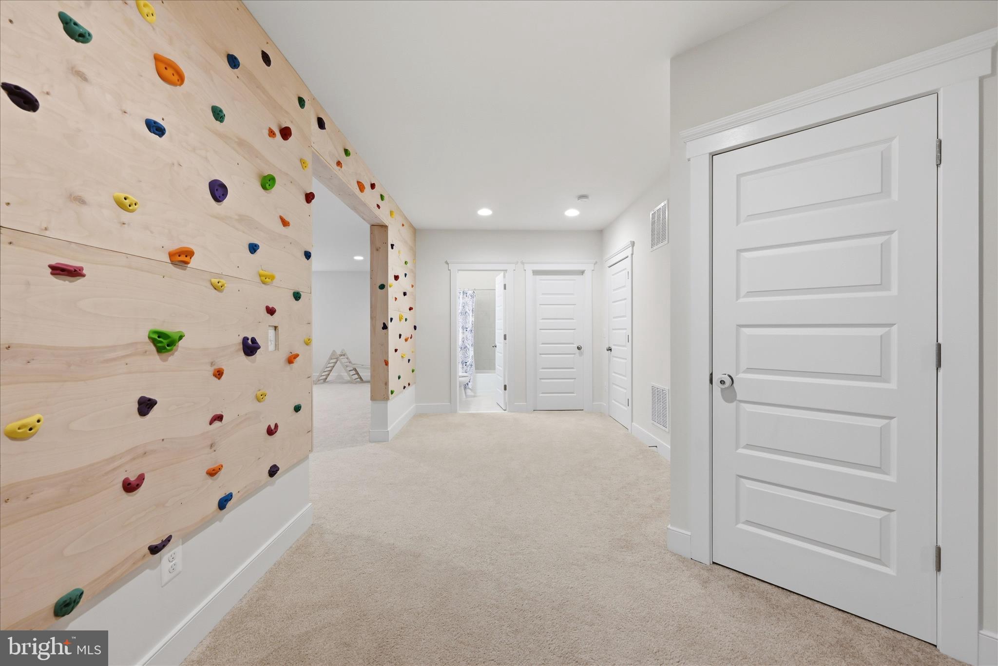 ROUND HILL - Residential
