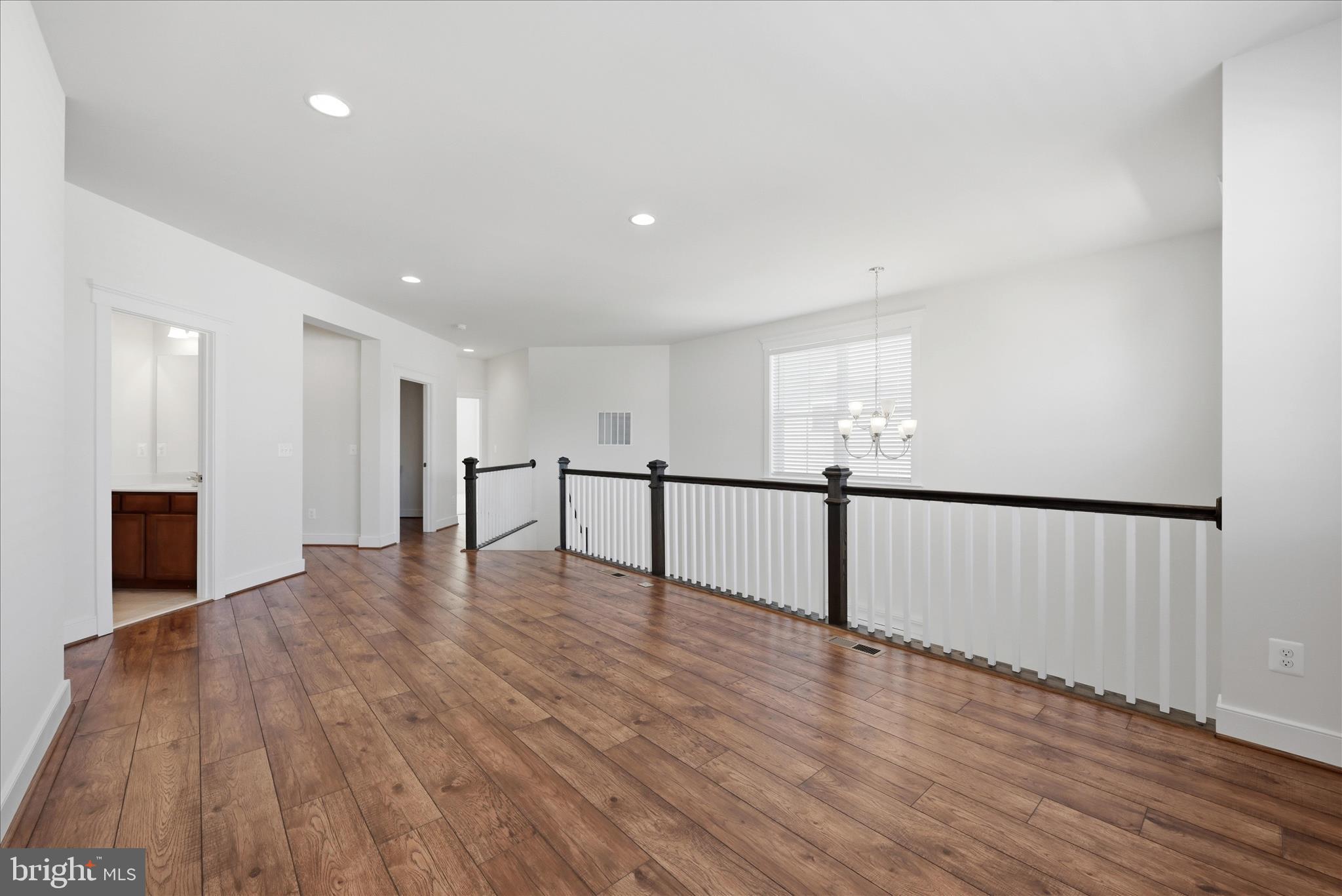ROUND HILL - Residential