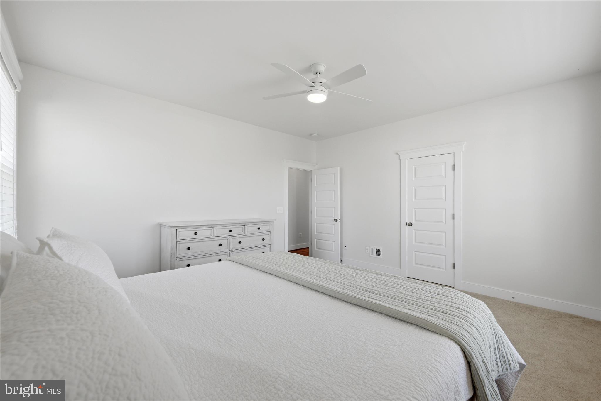 ROUND HILL - Residential