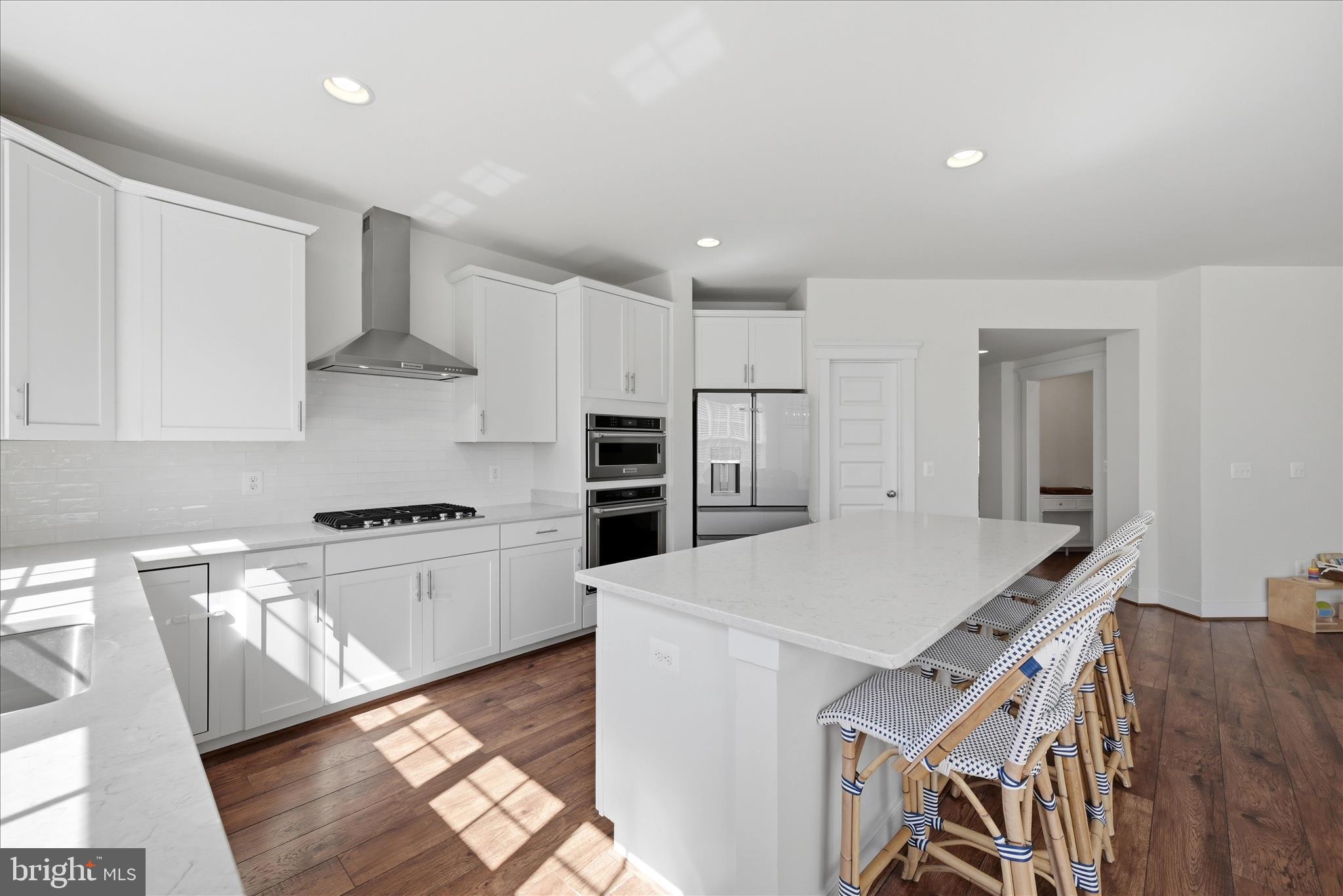 ROUND HILL - Residential