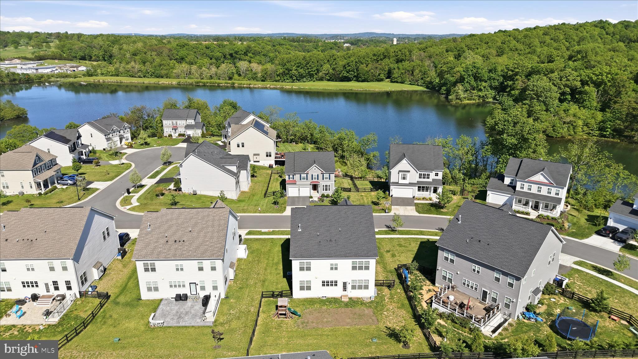 ROUND HILL - Residential