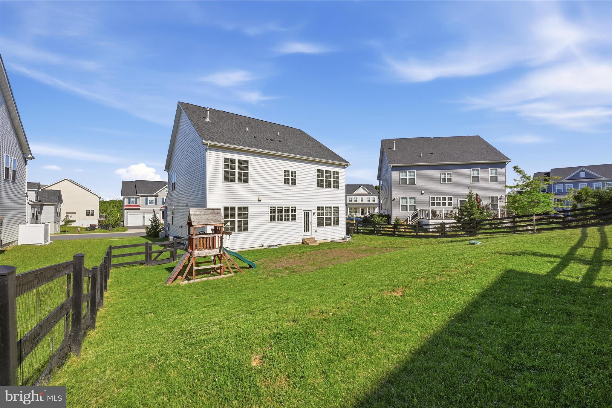 ROUND HILL - Residential