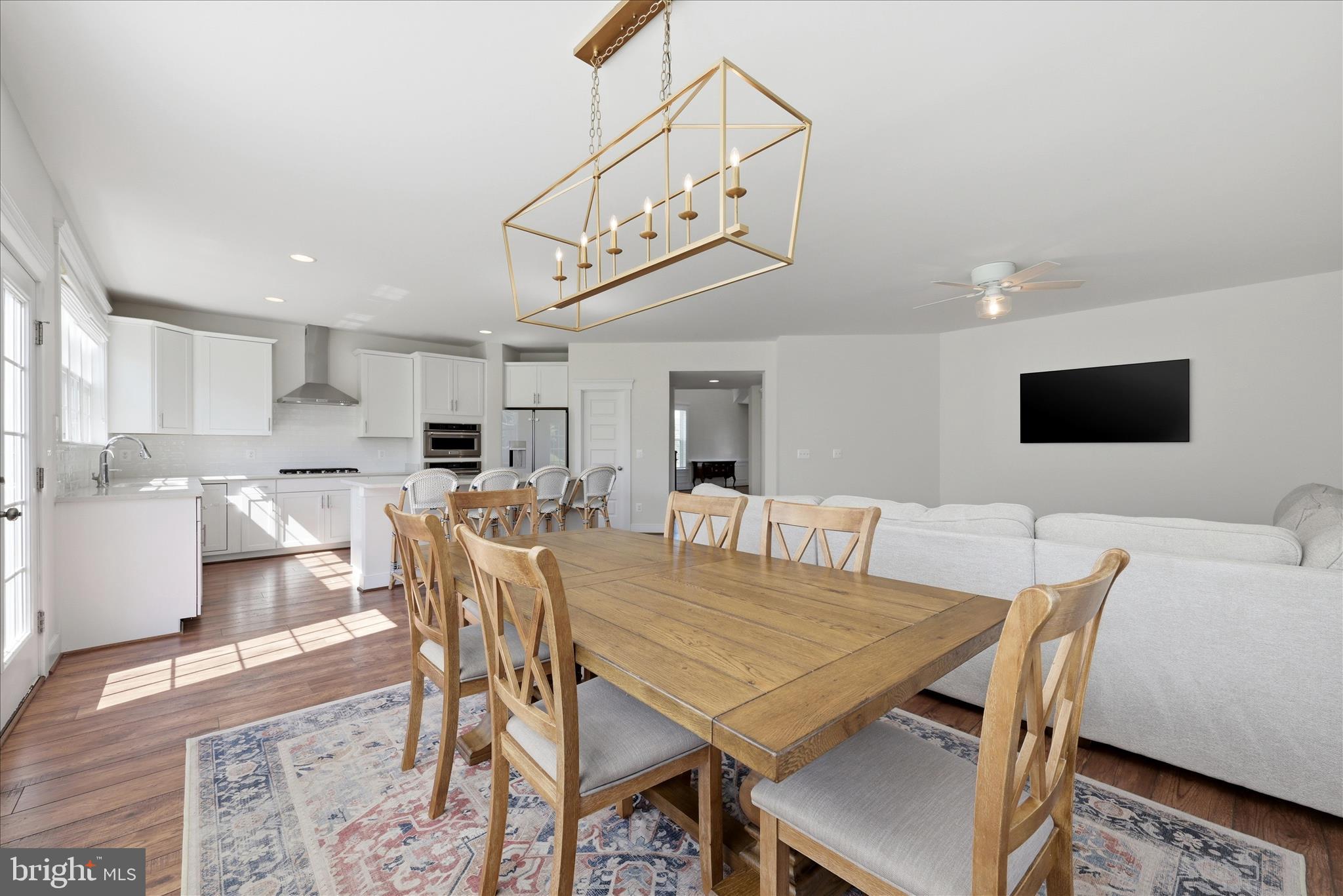 ROUND HILL - Residential