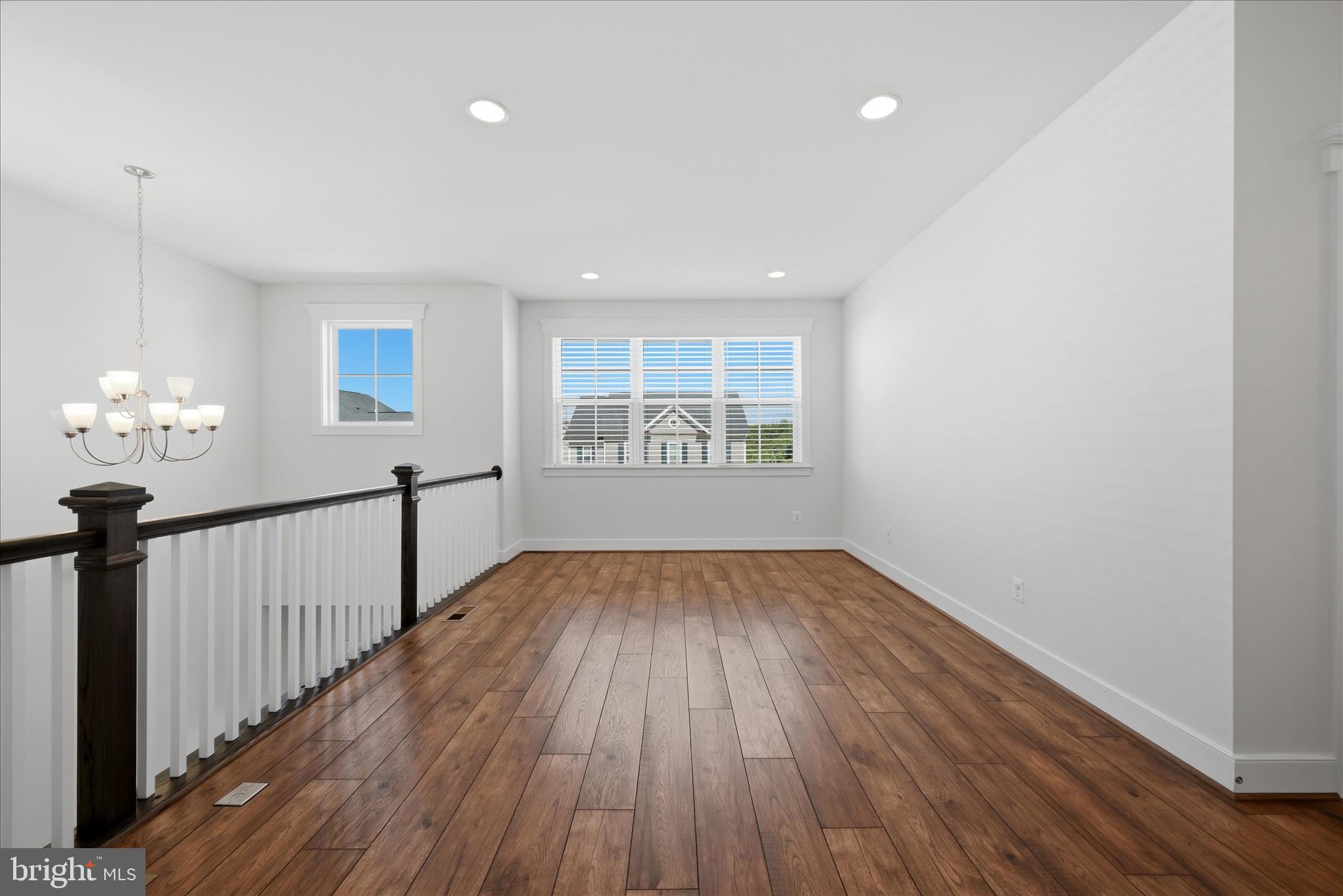 ROUND HILL - Residential