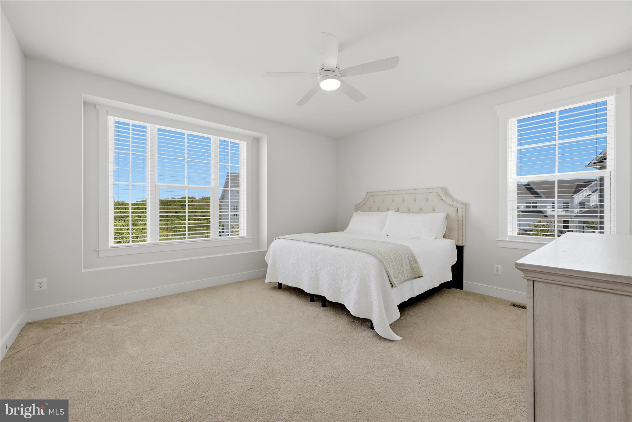 ROUND HILL - Residential