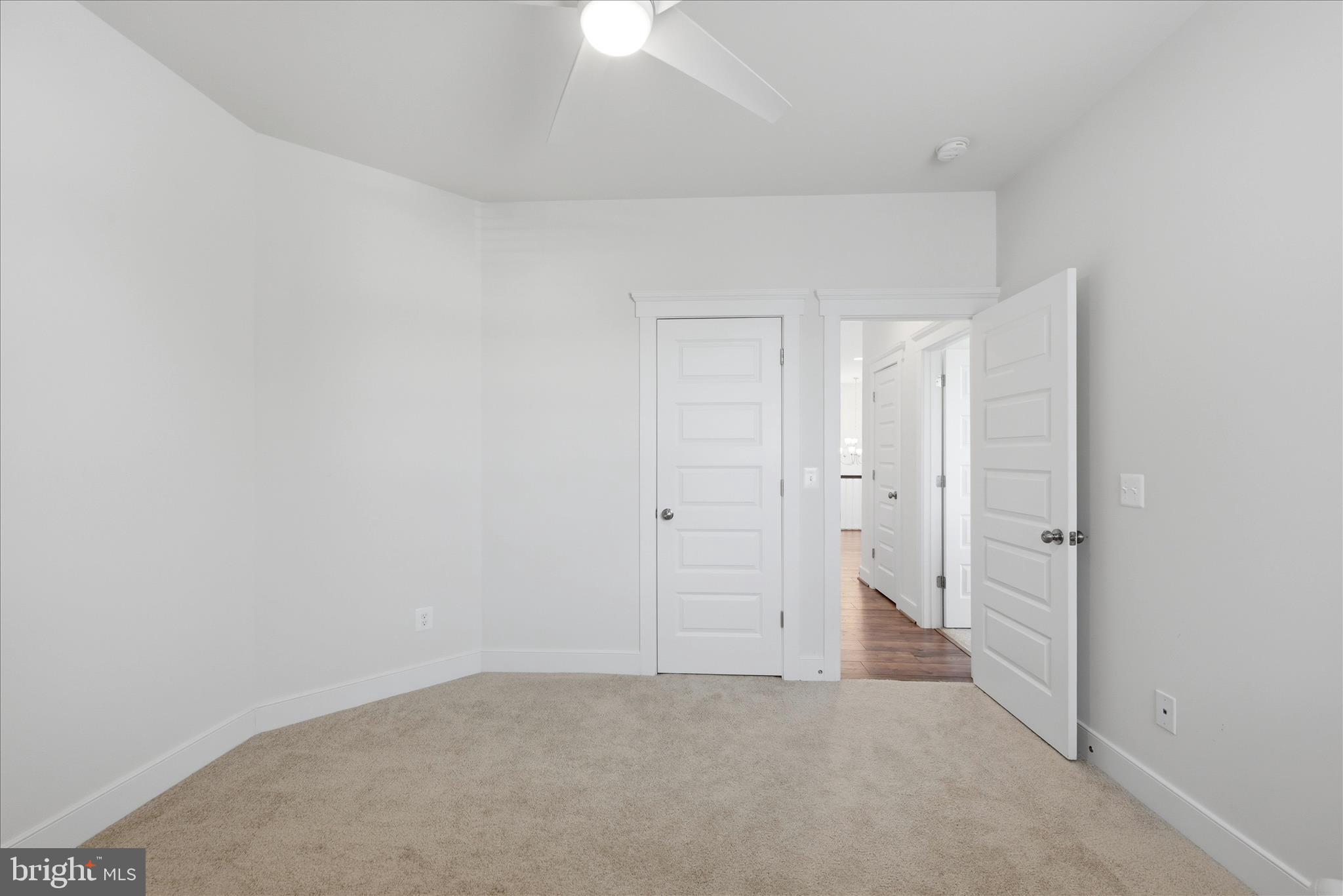 ROUND HILL - Residential
