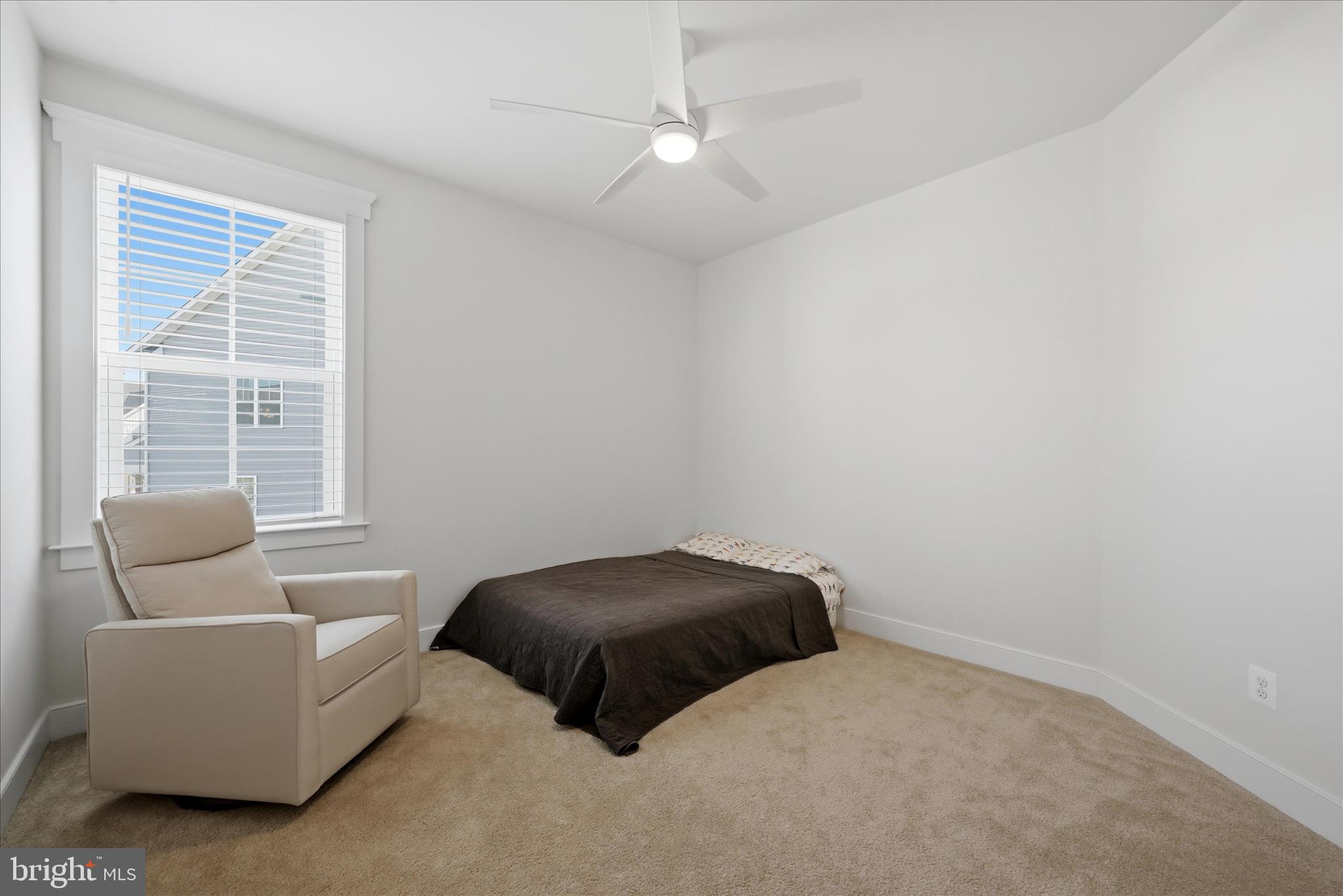ROUND HILL - Residential