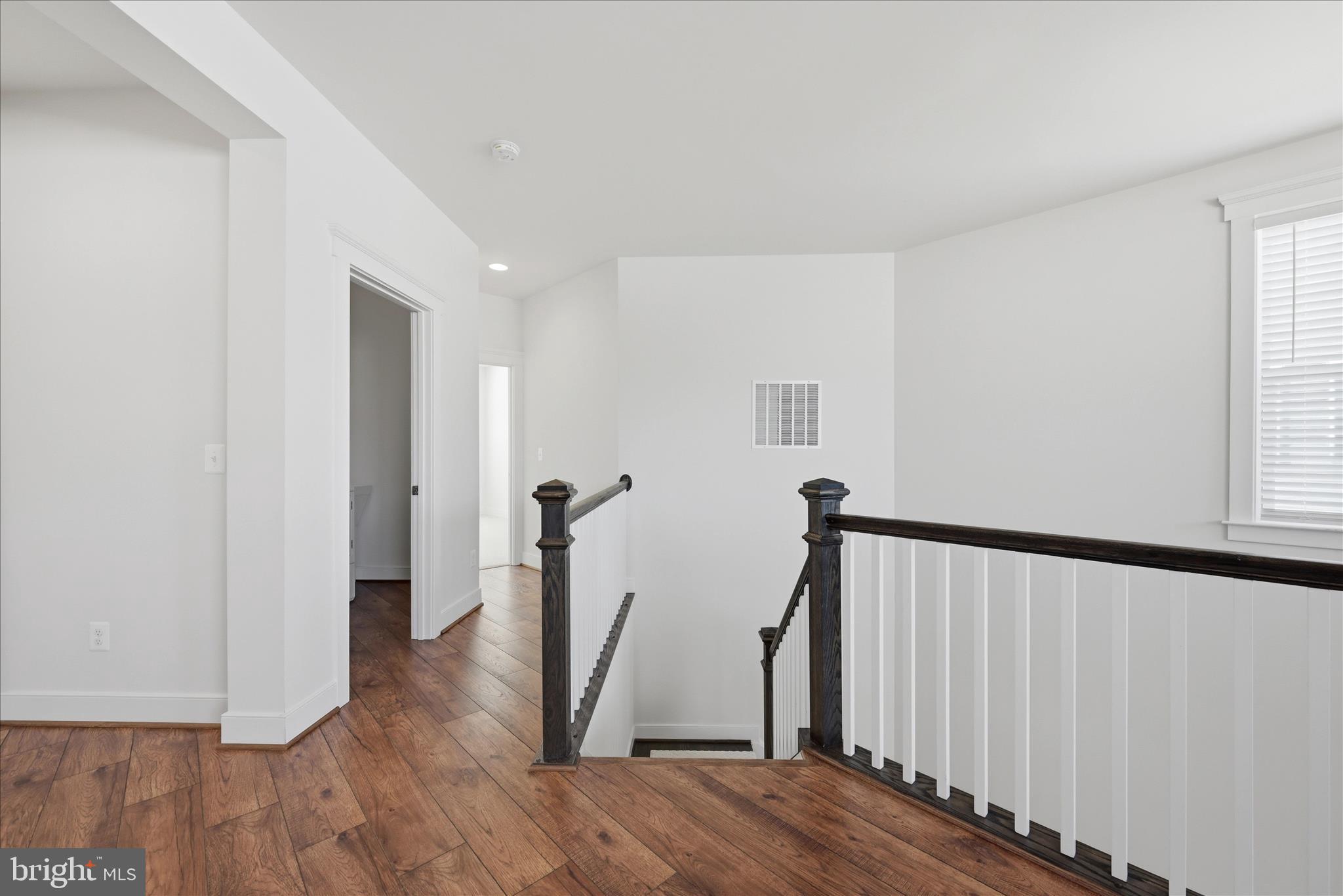 ROUND HILL - Residential