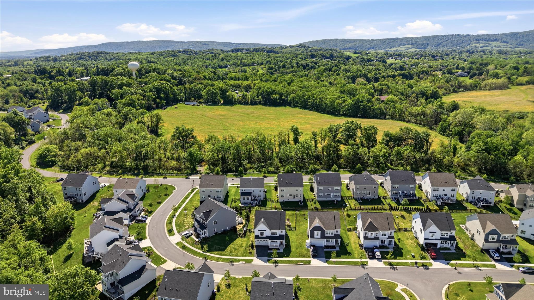 ROUND HILL - Residential