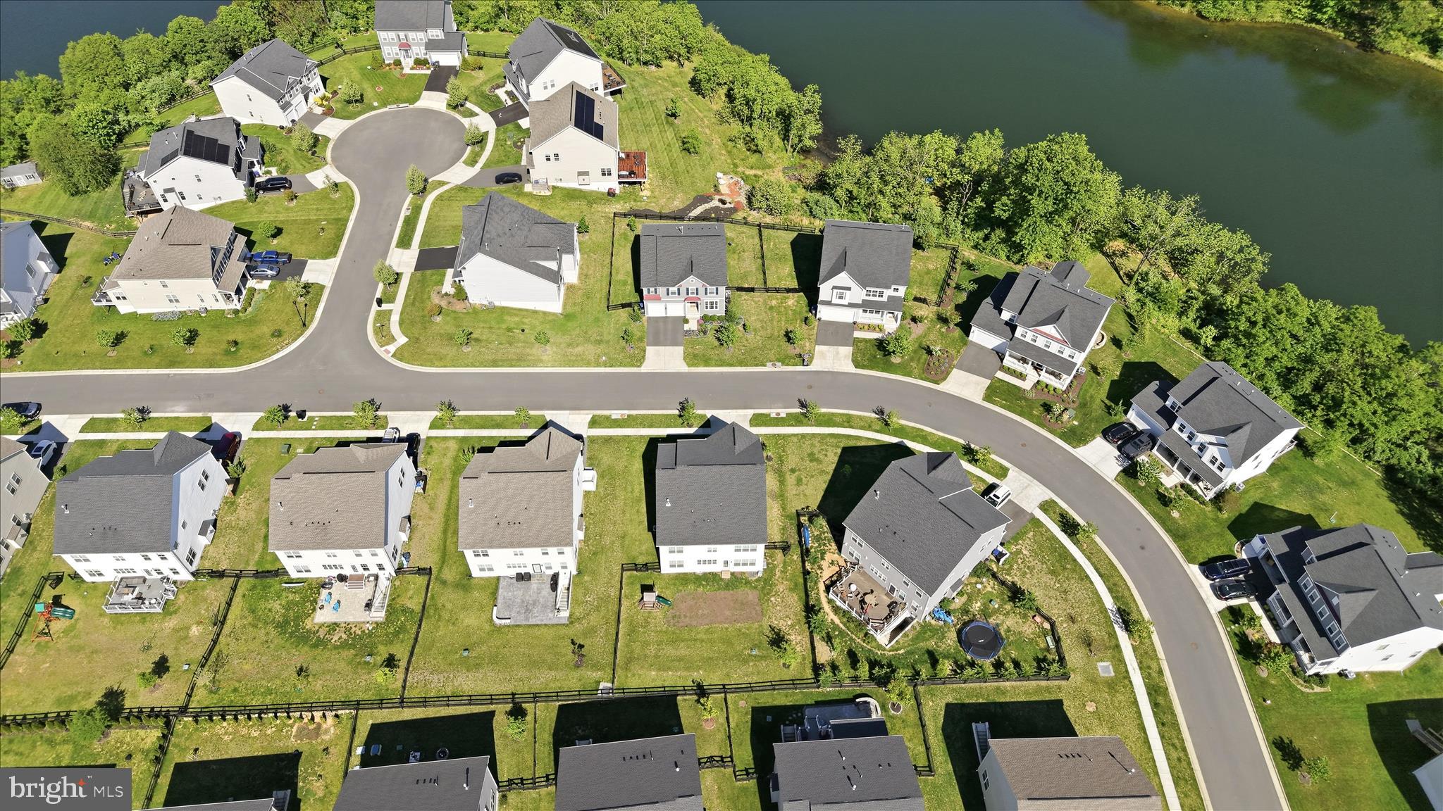 ROUND HILL - Residential