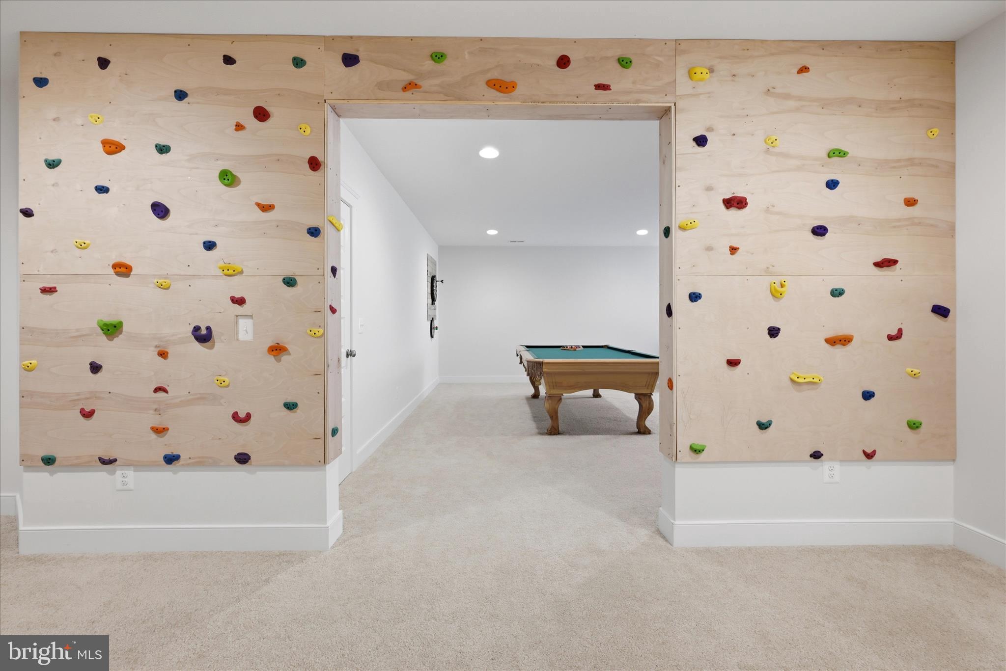 ROUND HILL - Residential