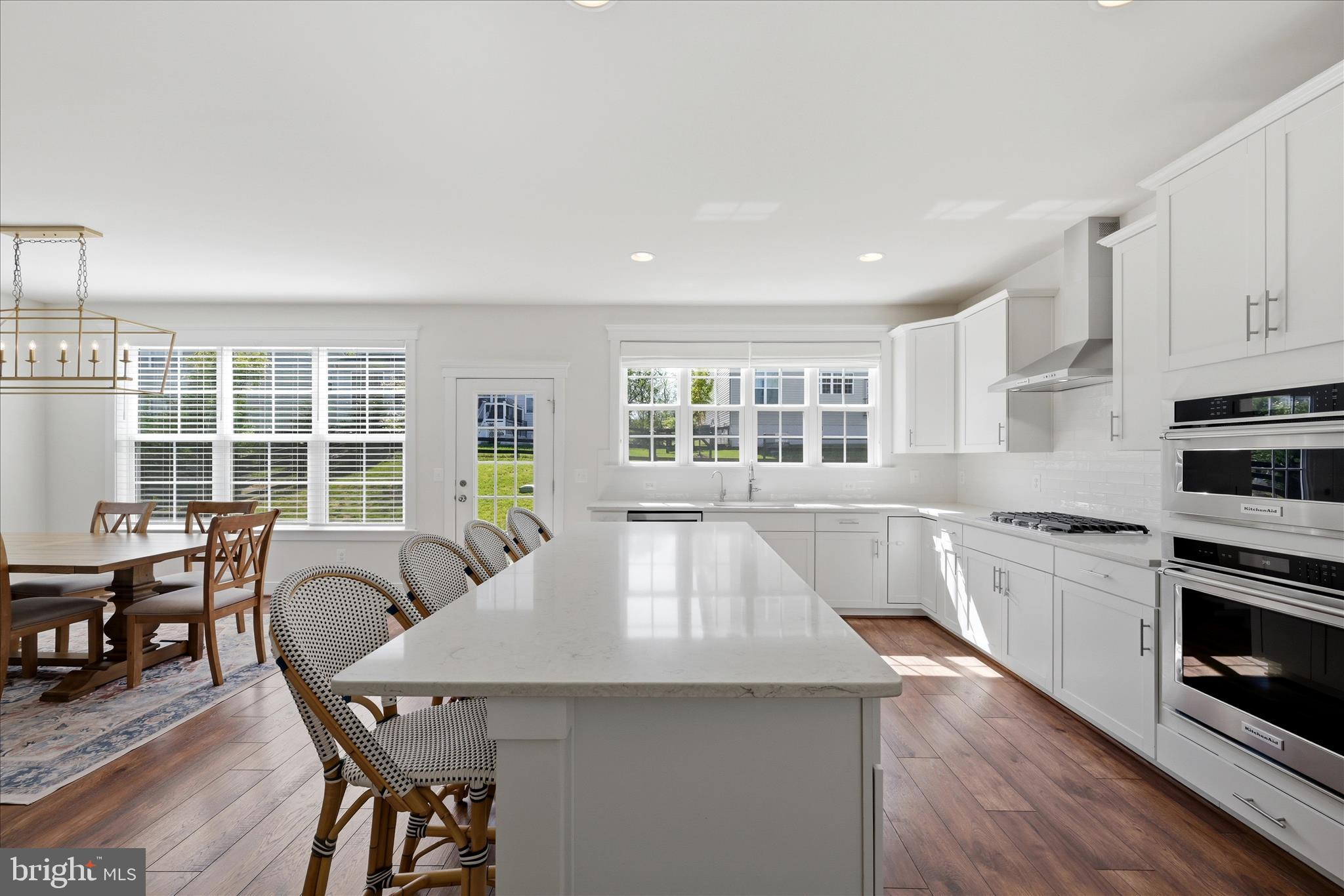 ROUND HILL - Residential