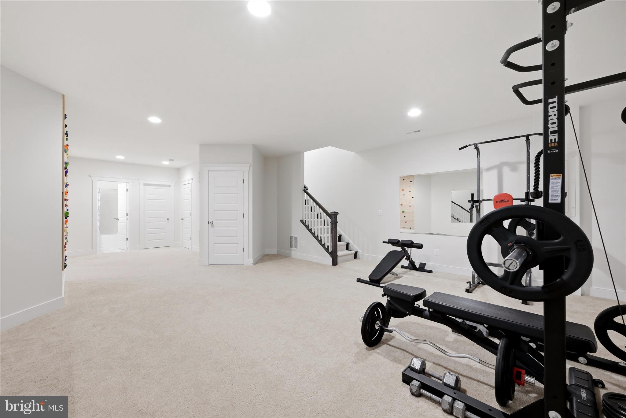 ROUND HILL - Residential