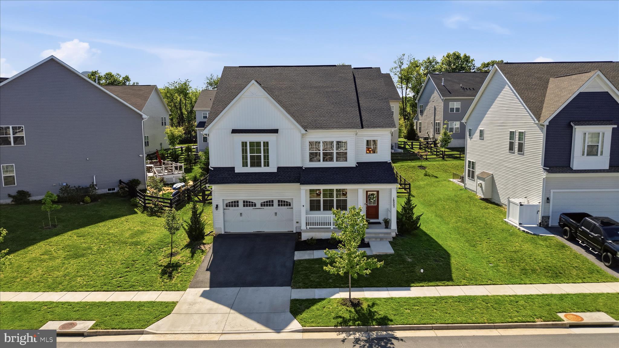 ROUND HILL - Residential