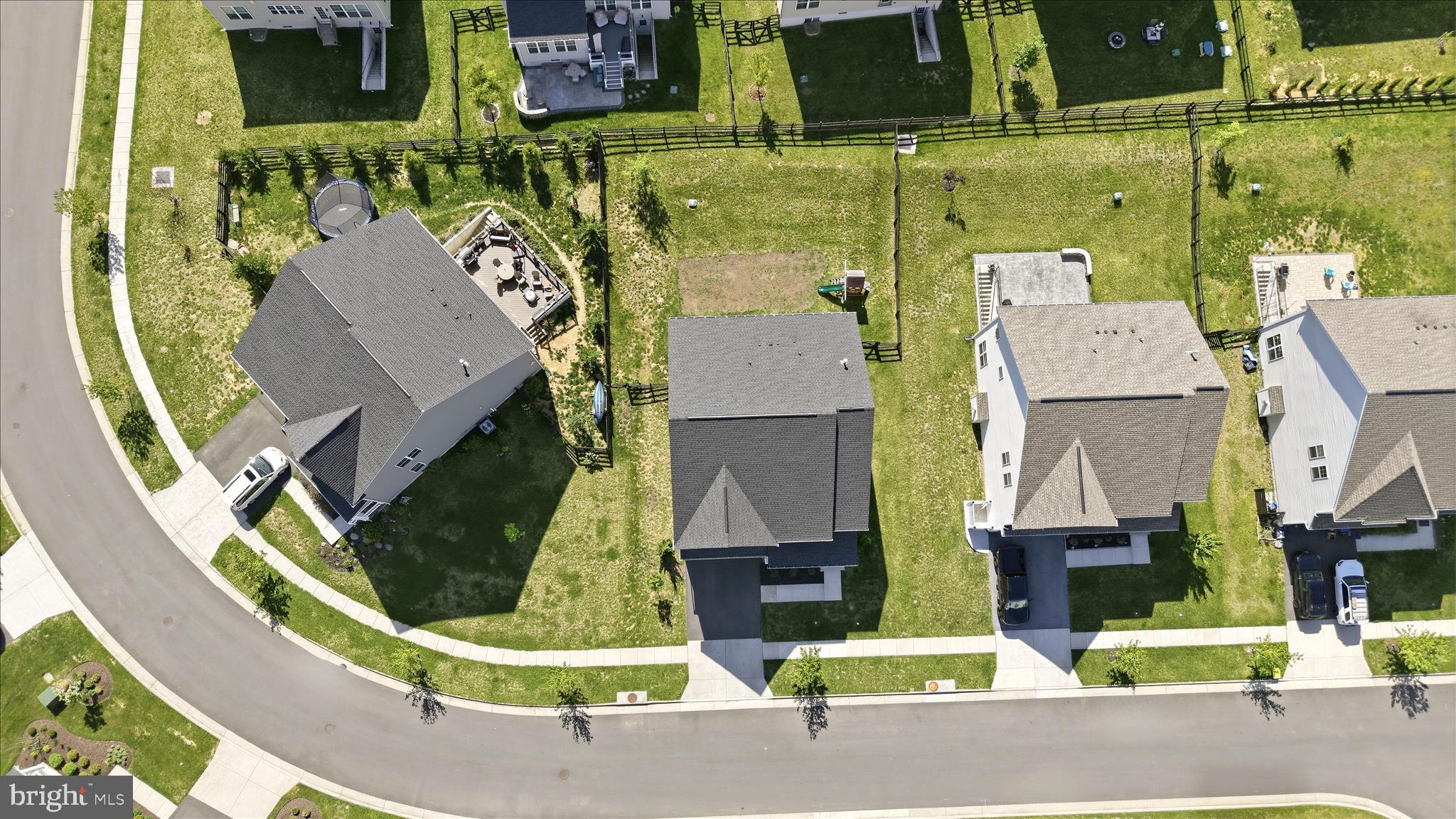ROUND HILL - Residential