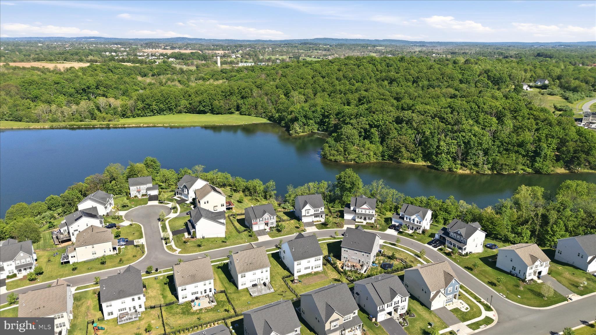 ROUND HILL - Residential