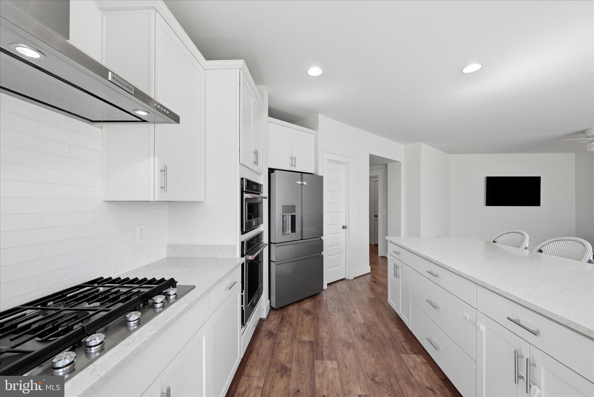 ROUND HILL - Residential