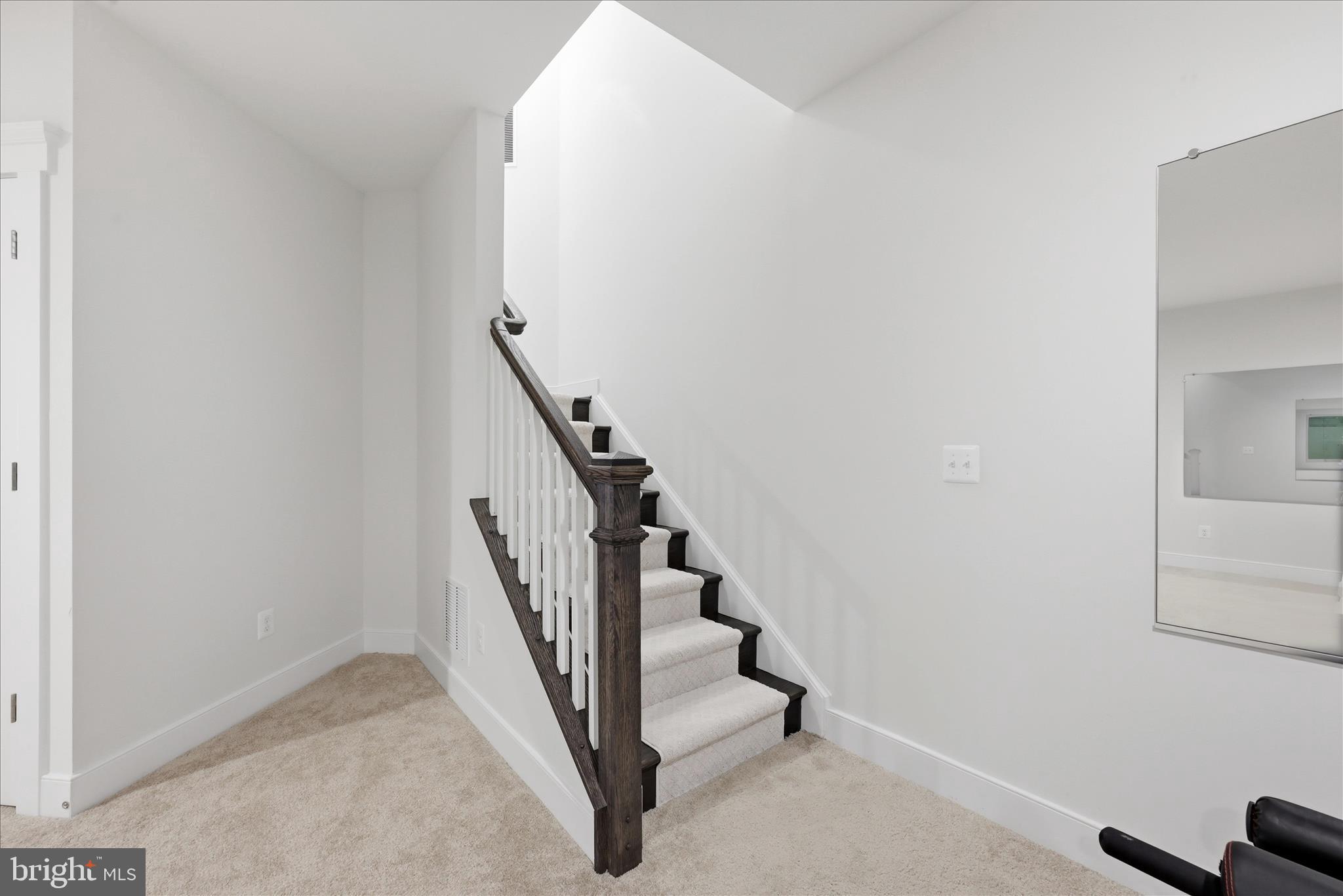 ROUND HILL - Residential