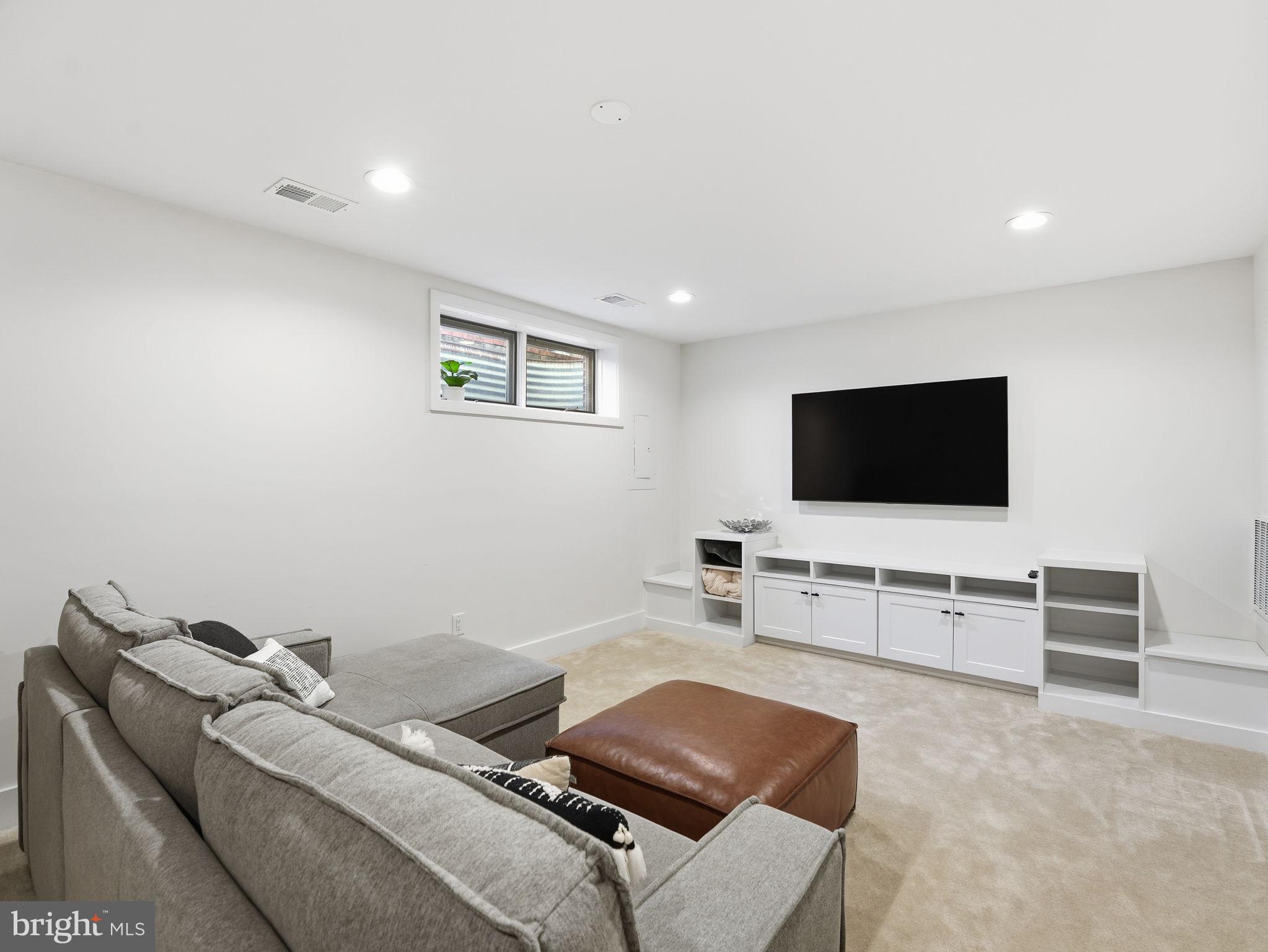 MONTICELLO OF TYSONS - Residential