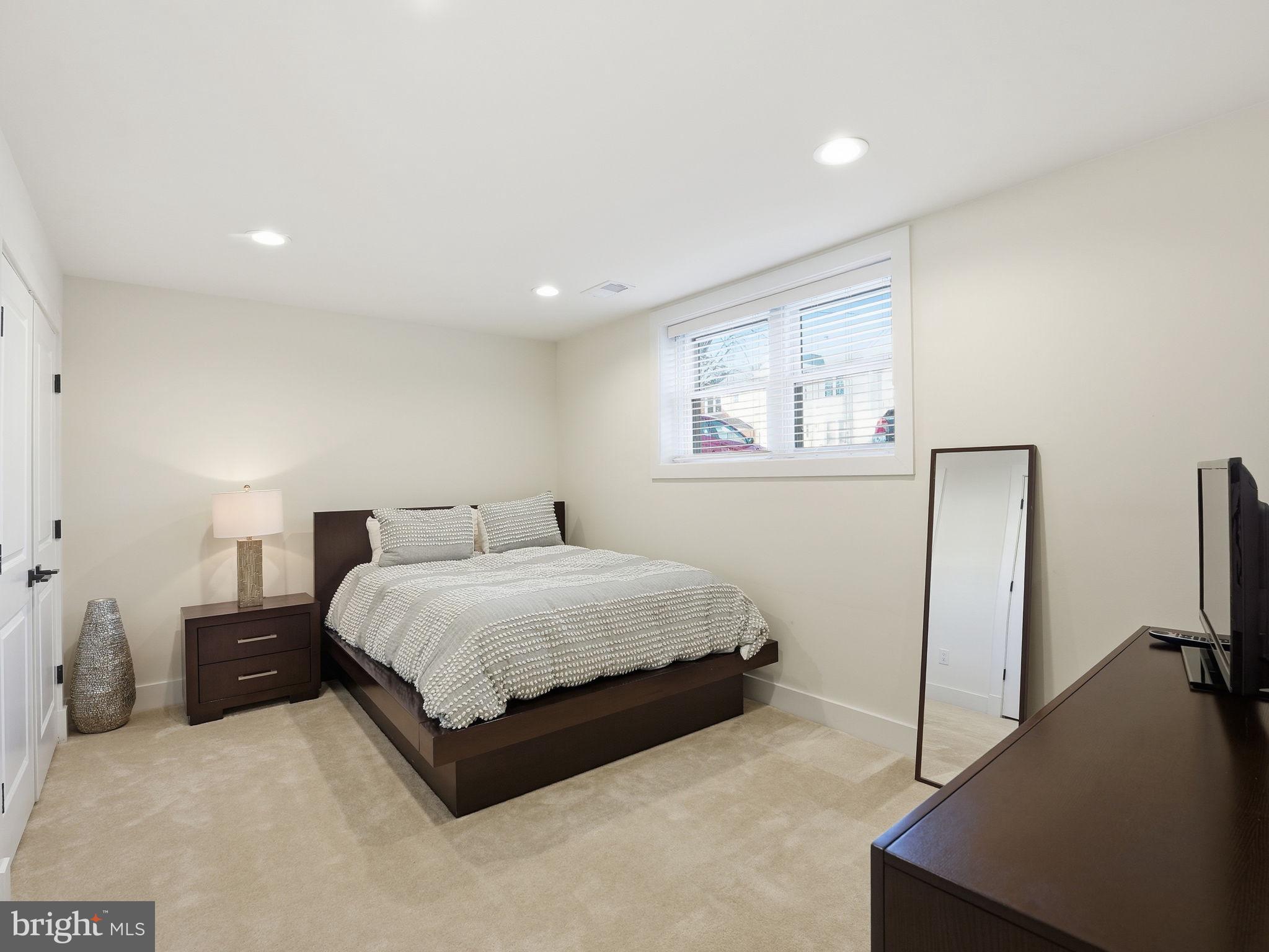 MONTICELLO OF TYSONS - Residential