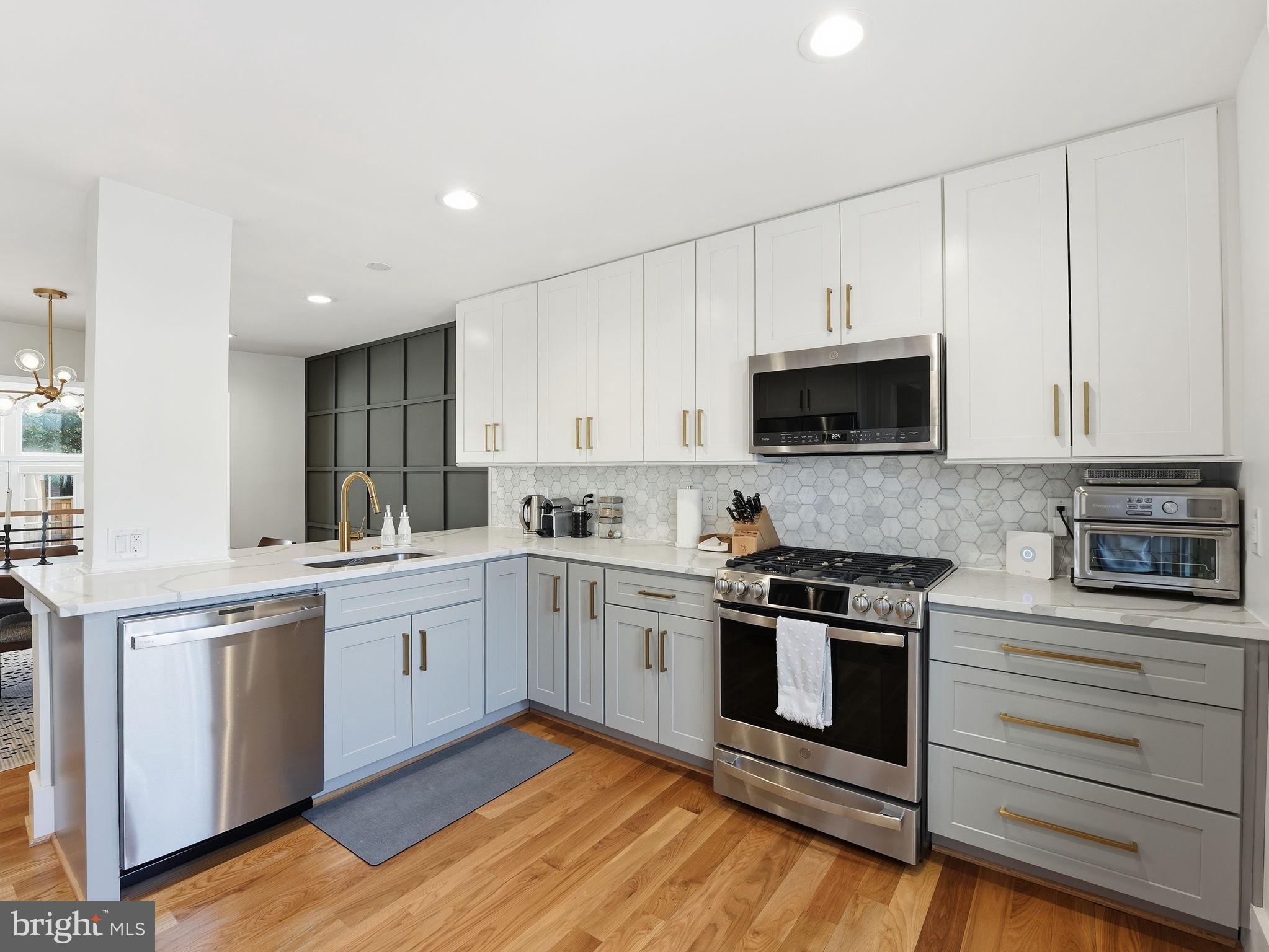 MONTICELLO OF TYSONS - Residential