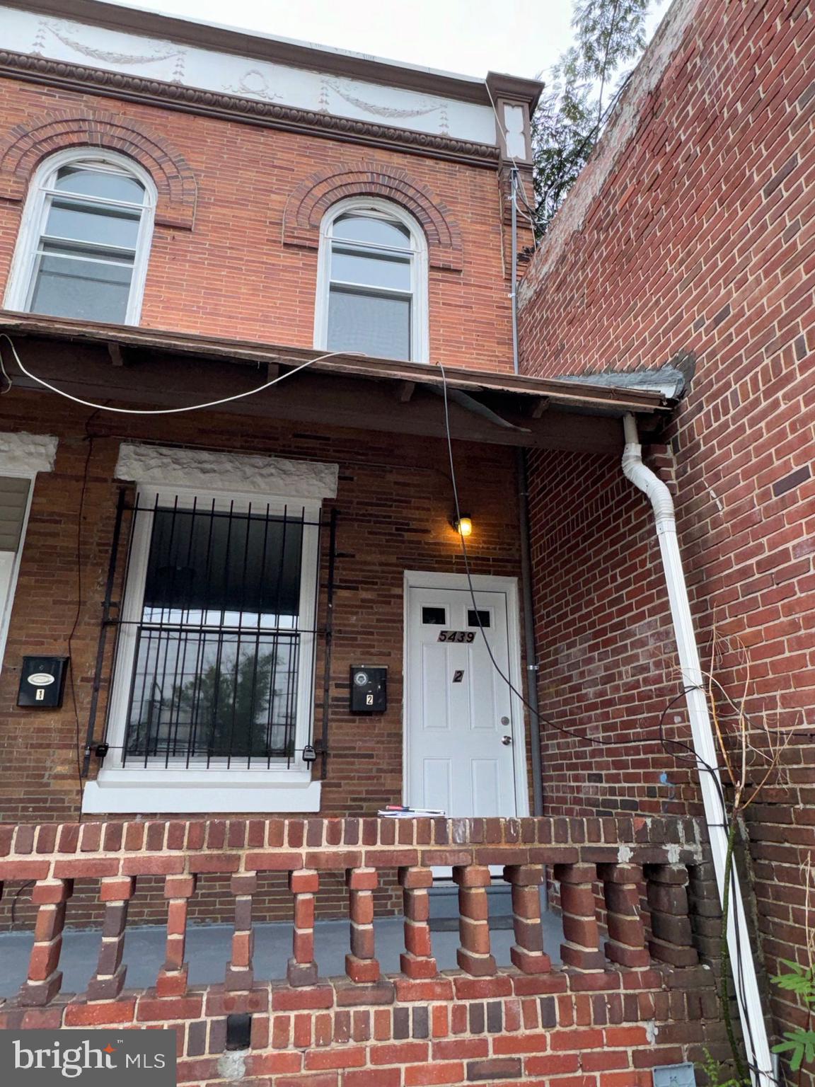 This Charming 2- bedroom, 1-bathroom unit offers comfortable living in the heart of West Philadelphia, this second-floor apartment features a spacious layout with two bright bedrooms a full bathroom and a functional kitchen. Perfect for anyone seeking a cozy and affordable place to call home.
Conveniently located in the Haddington/Overbook neighborhood, you're just minutes from Lancaster Avenue and City Avenue, giving you quick access to public transportation, shopping and dining.
Commuters will appreciate the proximity to Overbrook Station and several bus and trolley lines for easy travel to Center City and University City.
Whether you're a student, professional, or small family, this well-located apartment offers both comfort and convenience in a growing neighborhood.
Schedule your showings today and make 5439 Hunter St - Unit 2 your new home!