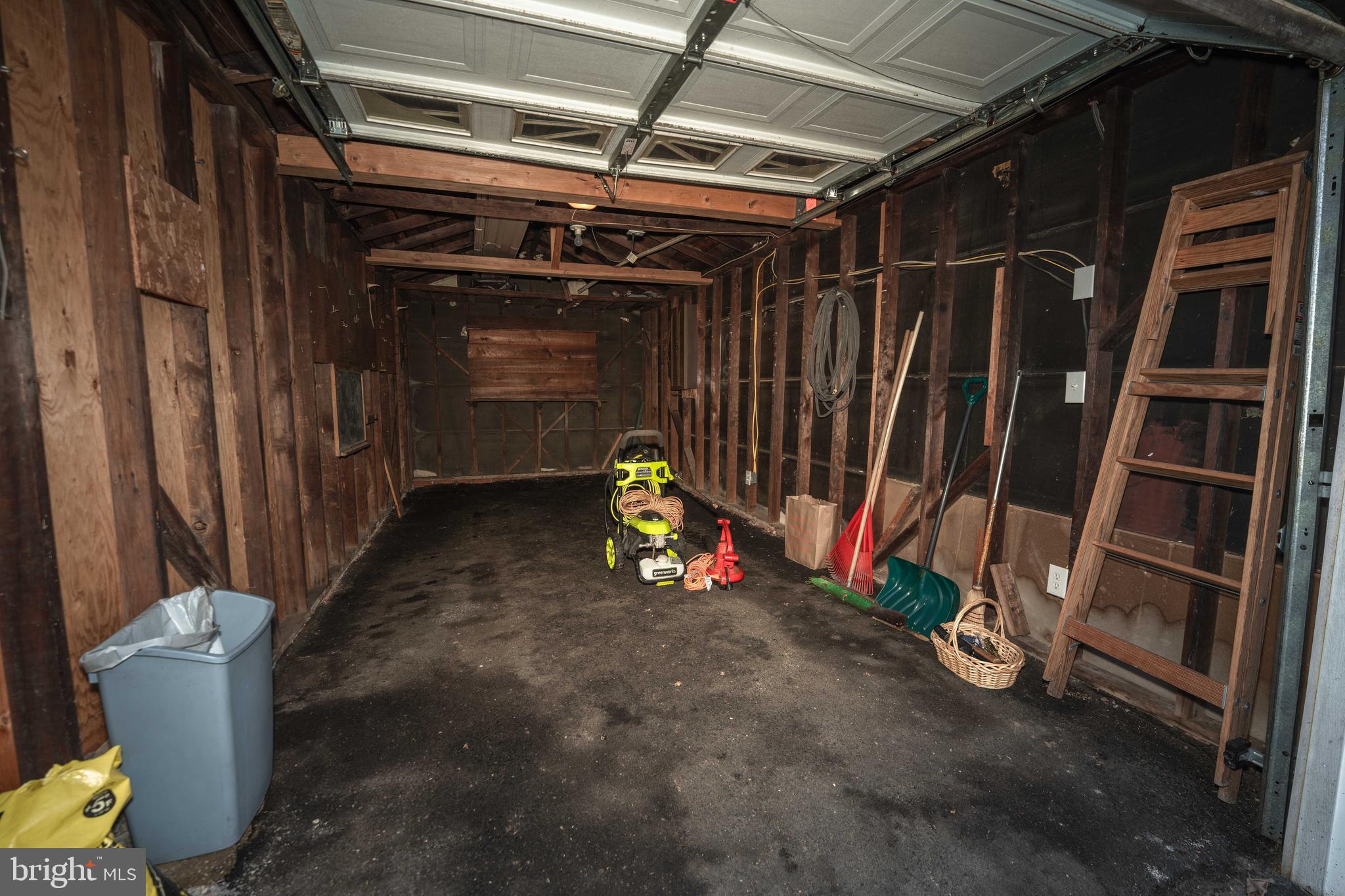 PLYMOUTH VALLEY - Residential