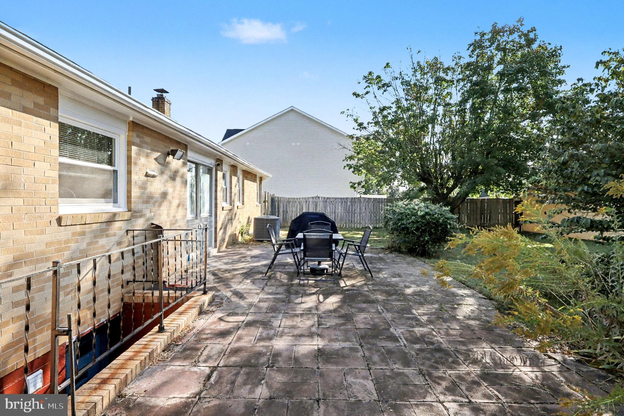 NORTH RIVER TOWN - Residential