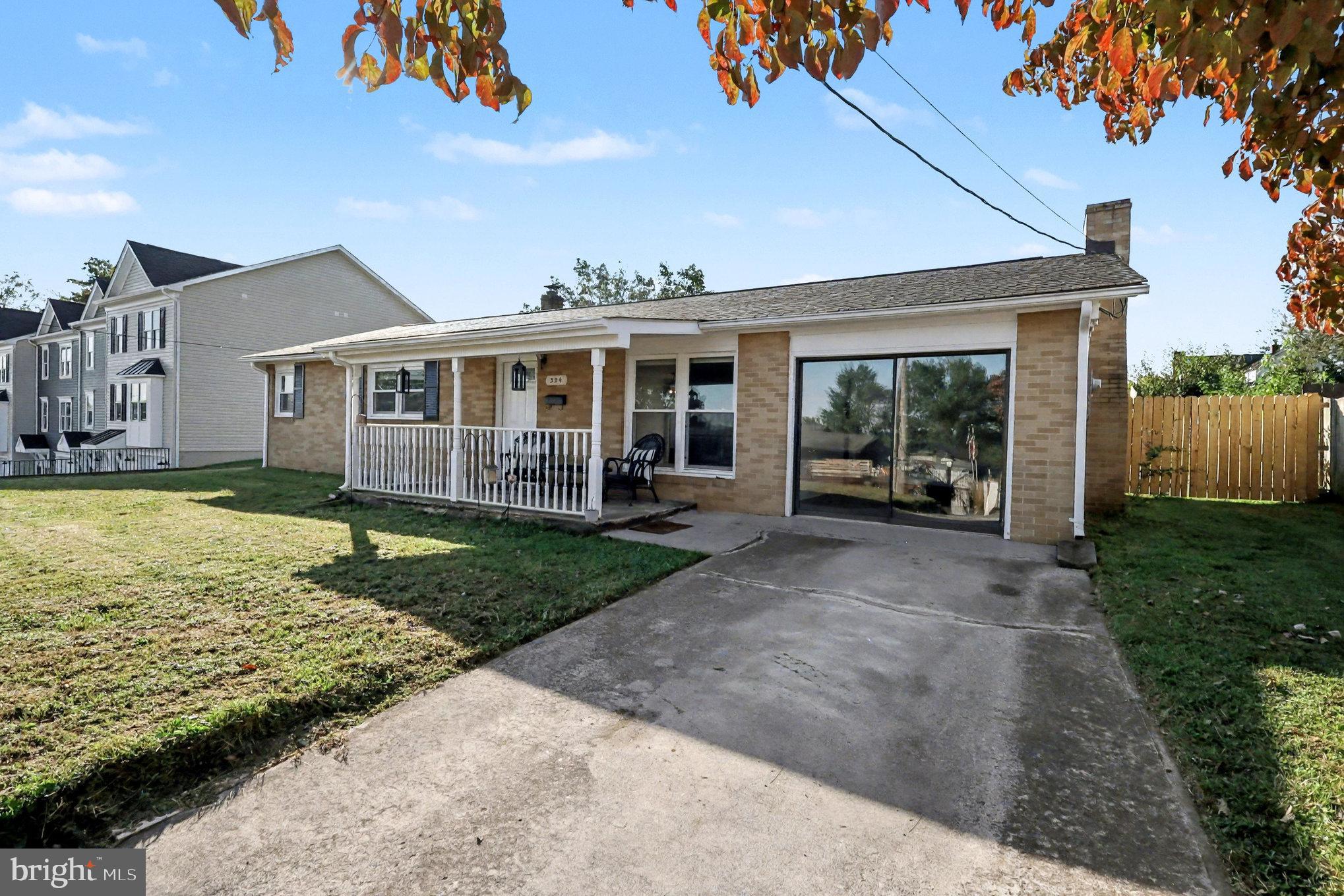 NORTH RIVER TOWN - Residential