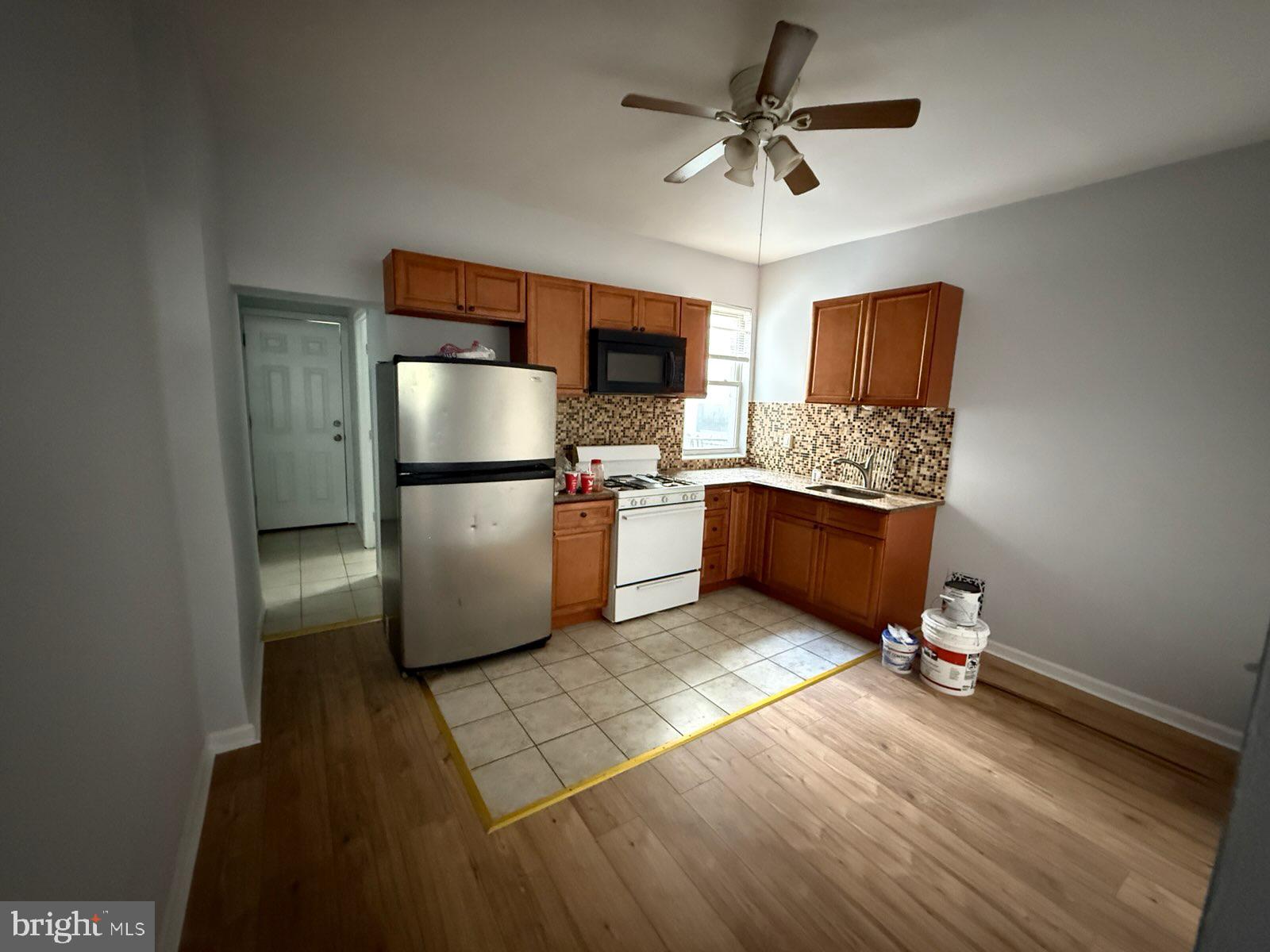 PHILADELPHIA (NORTH) - Residential Lease