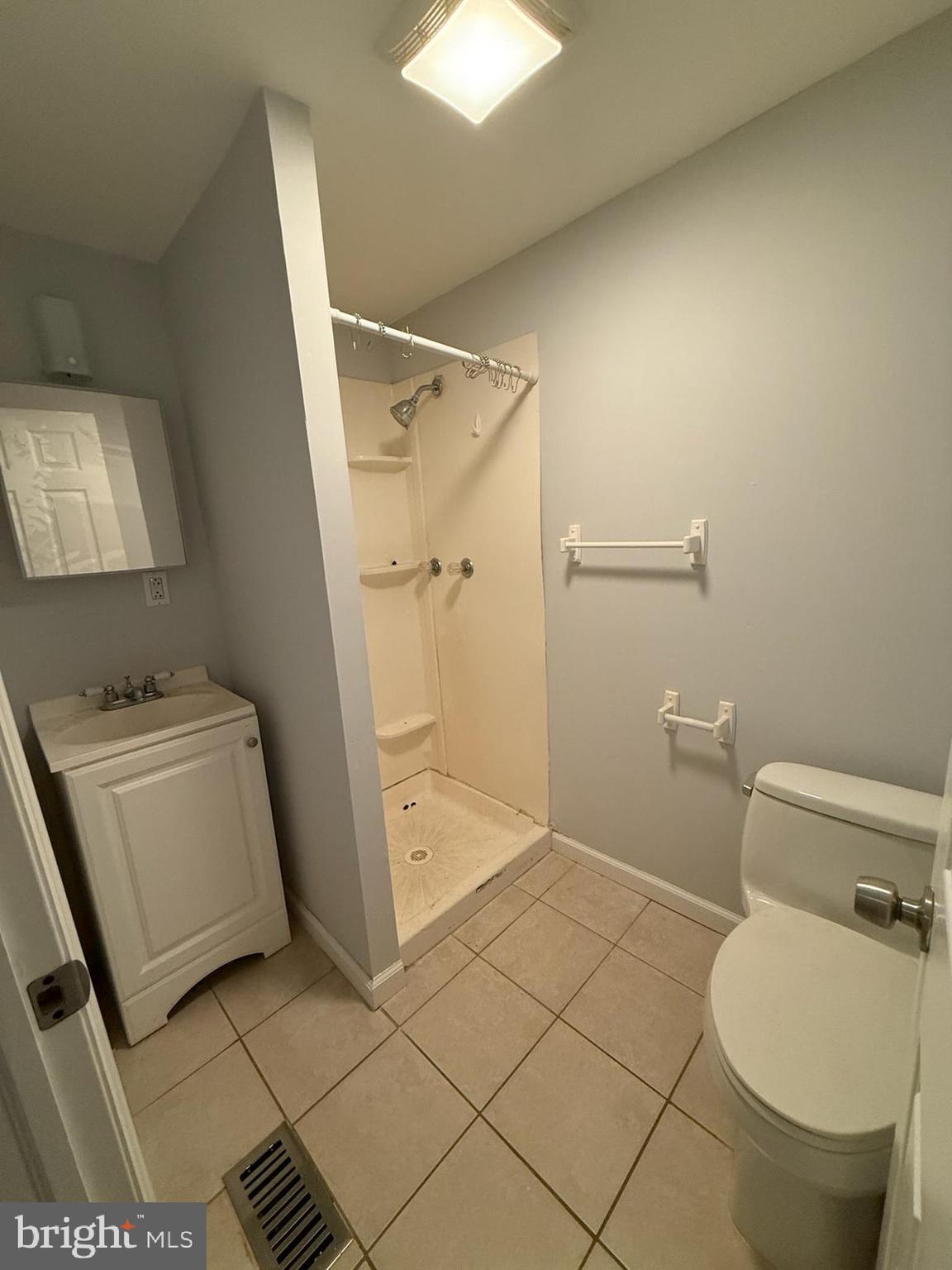 PHILADELPHIA (NORTH) - Residential Lease