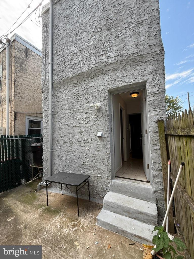 PHILADELPHIA (NORTH) - Residential Lease