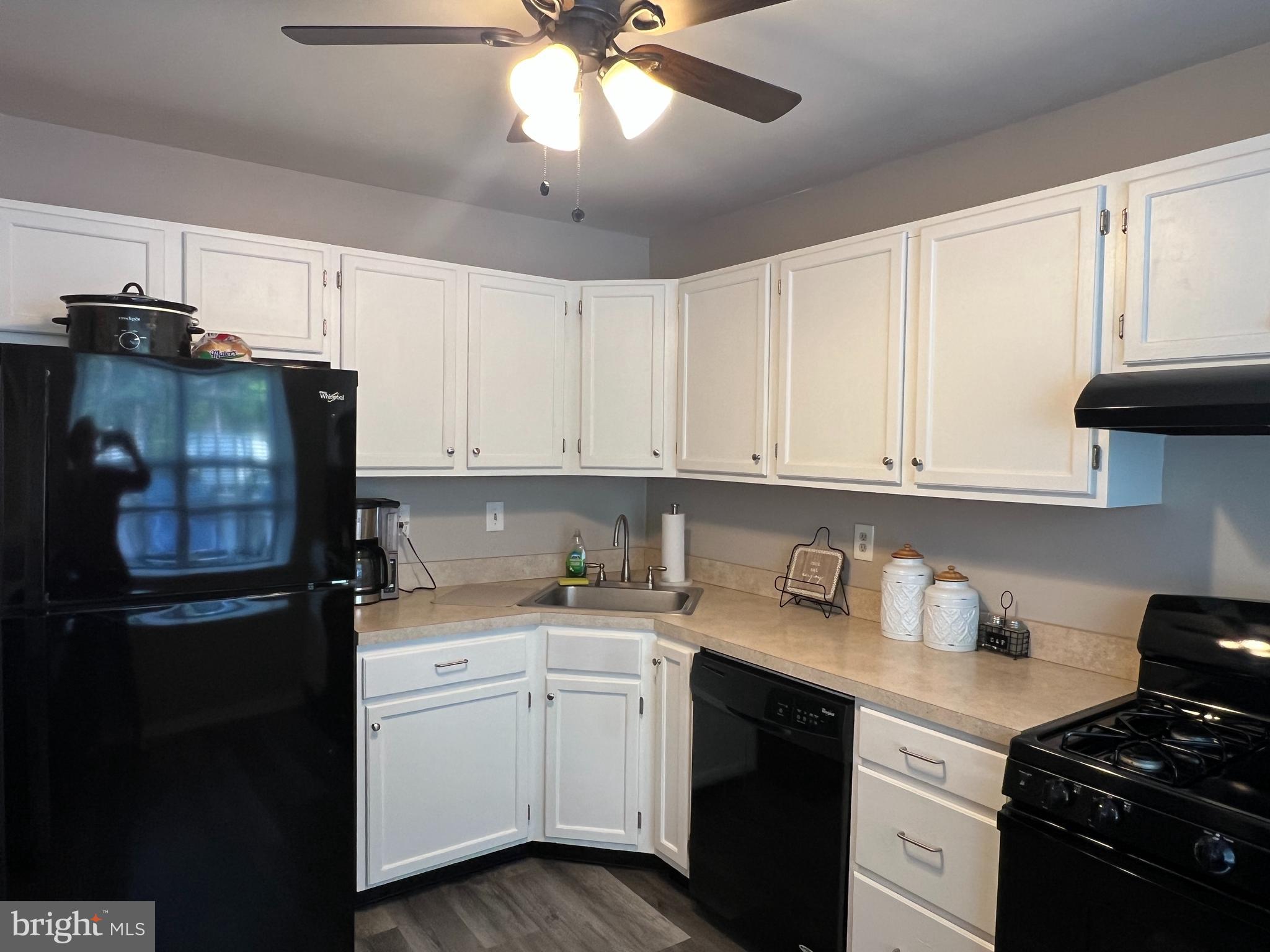 4922 WINTERBURY DRIVE
