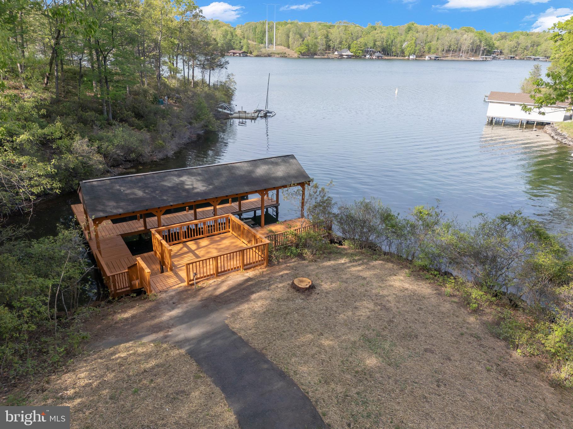 TALL PINES - Residential