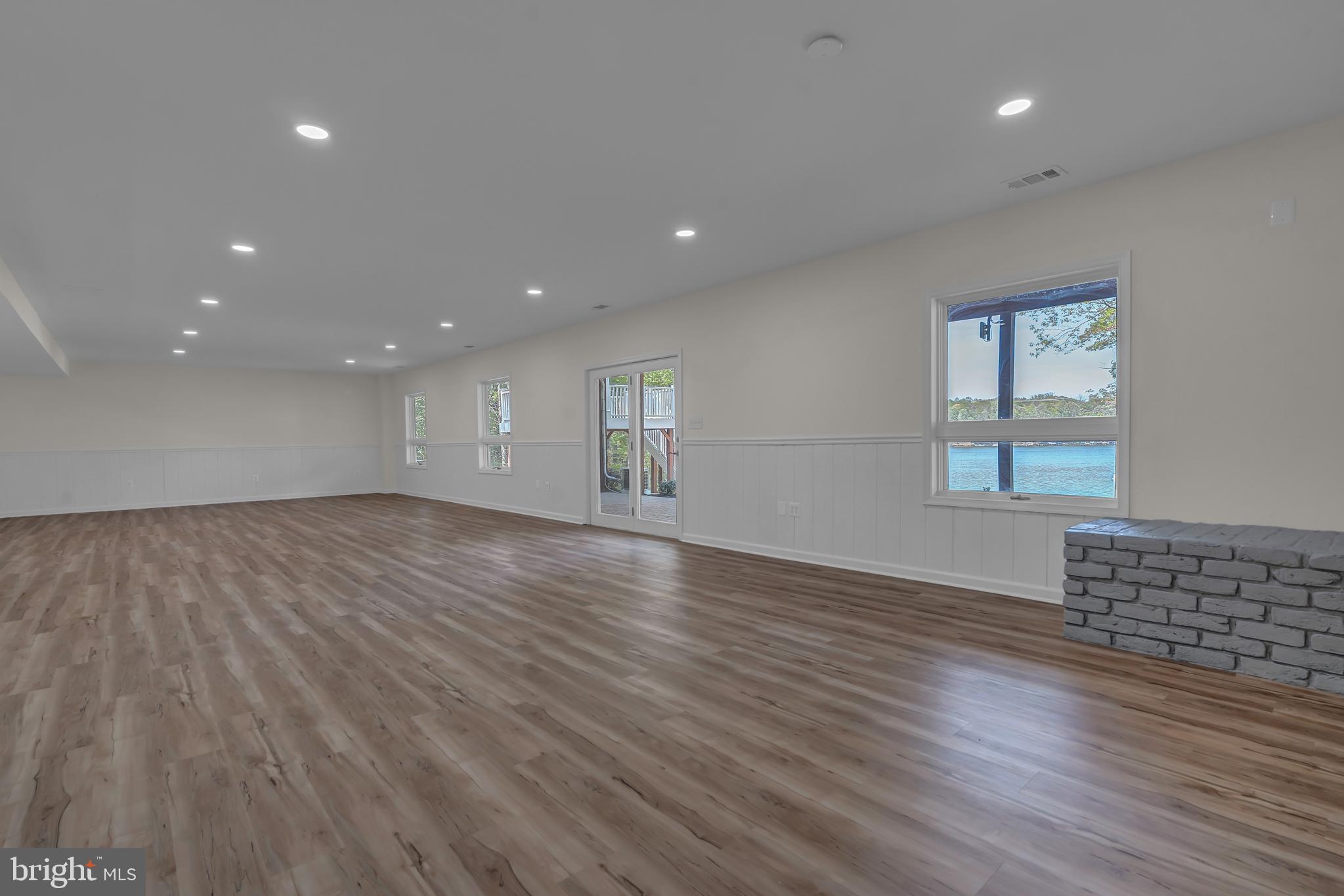 TALL PINES - Residential