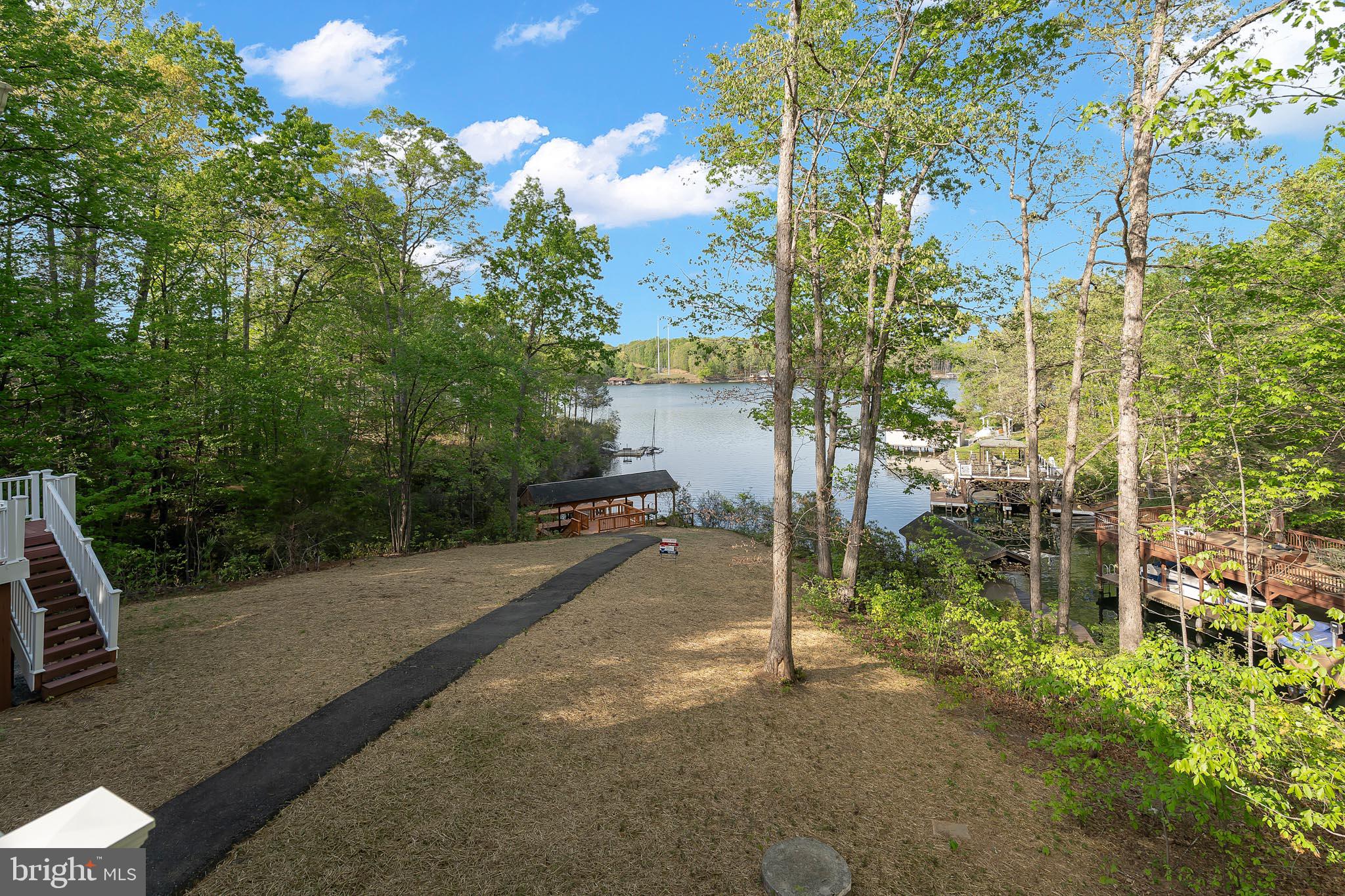 TALL PINES - Residential