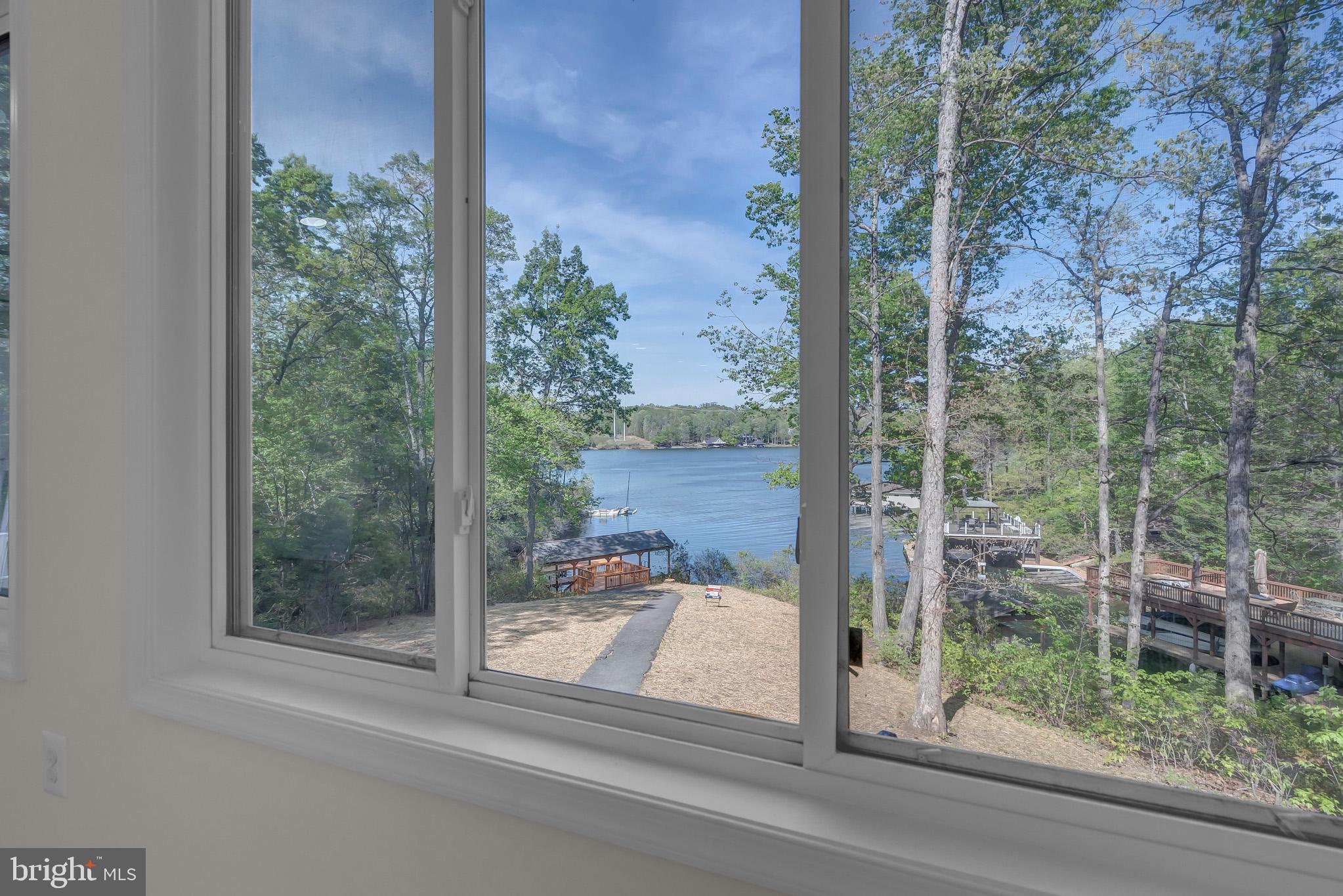 TALL PINES - Residential