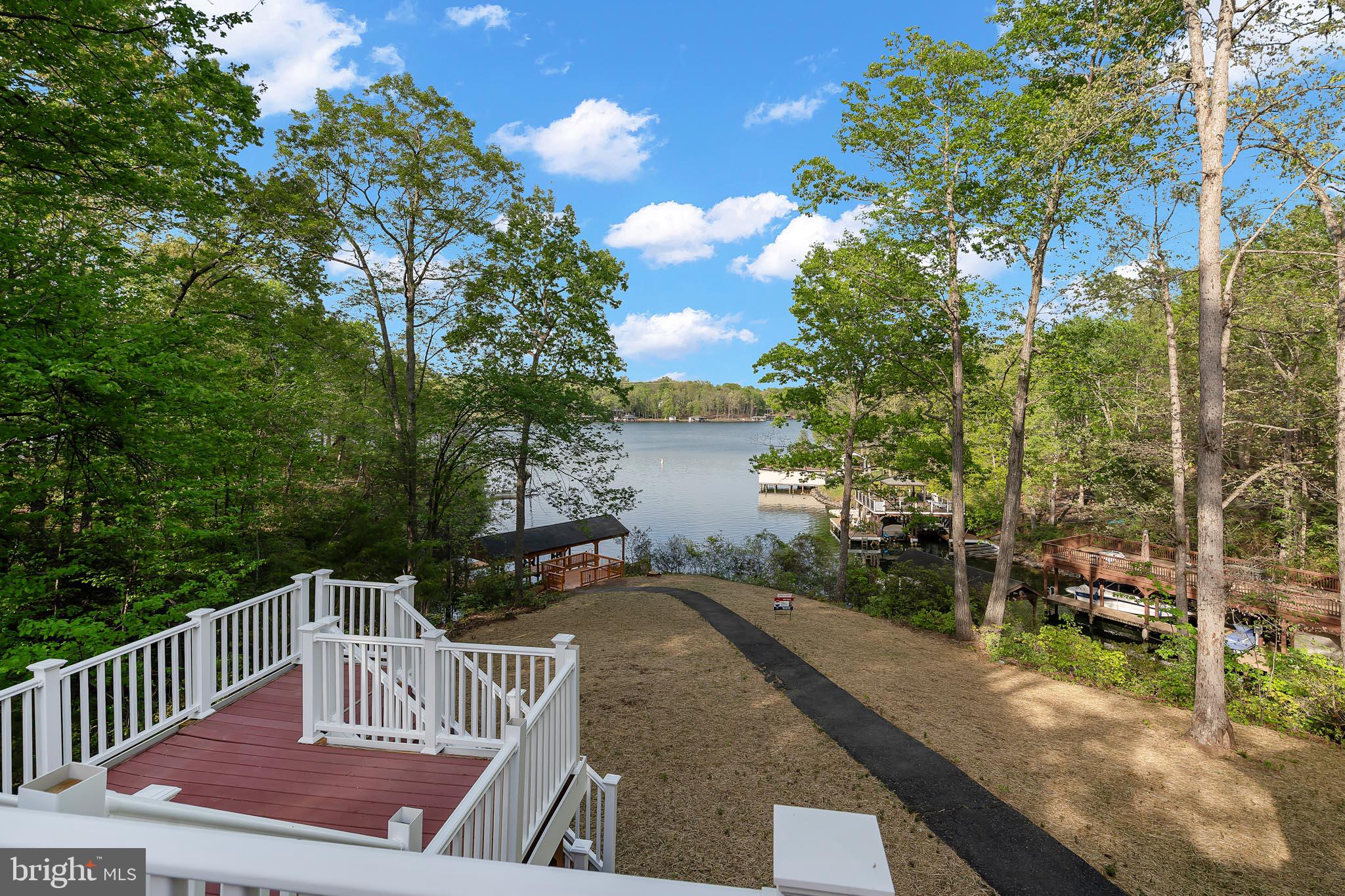 TALL PINES - Residential